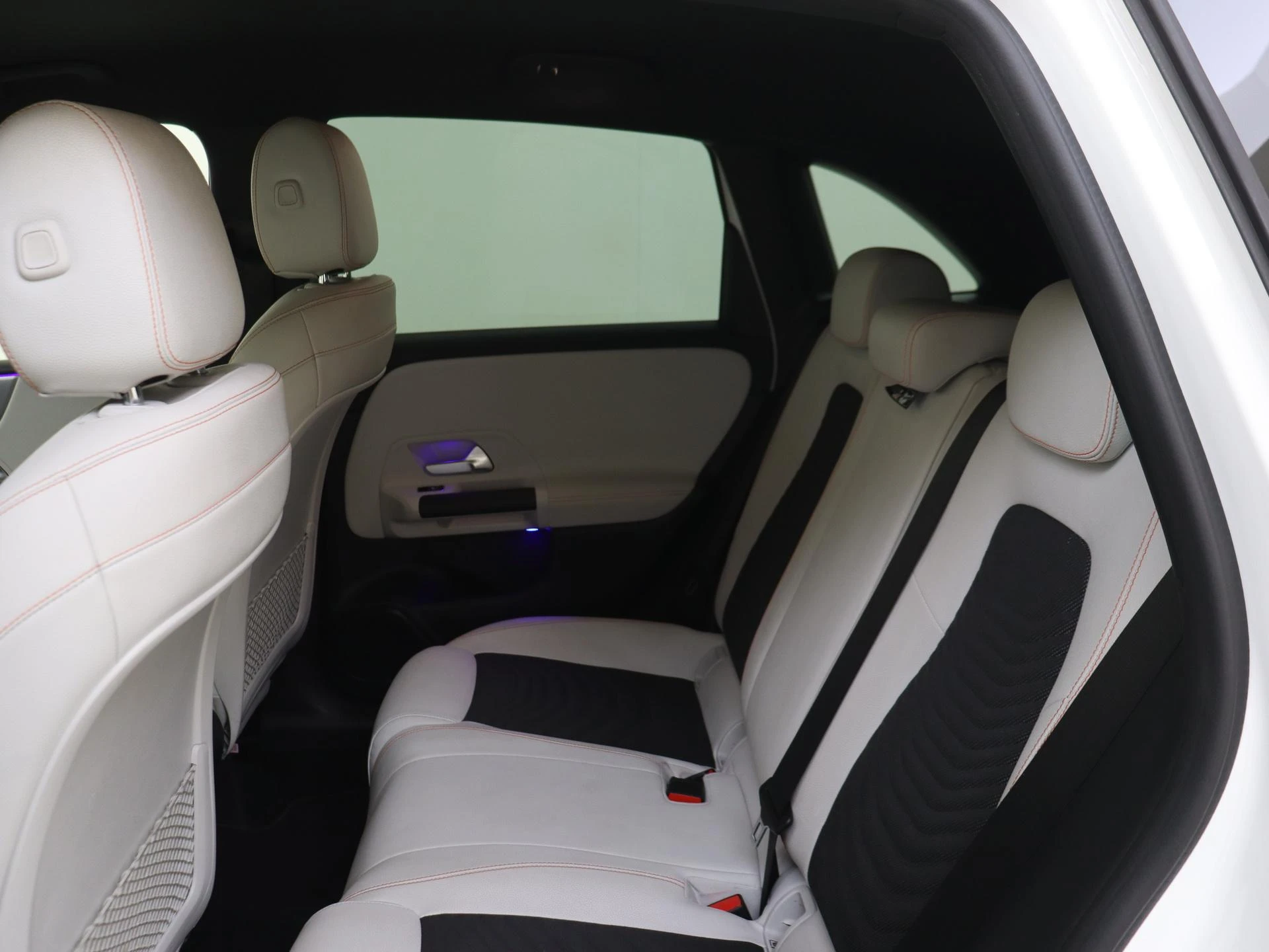 Mercedes-Benz-B-Klasse-image-15