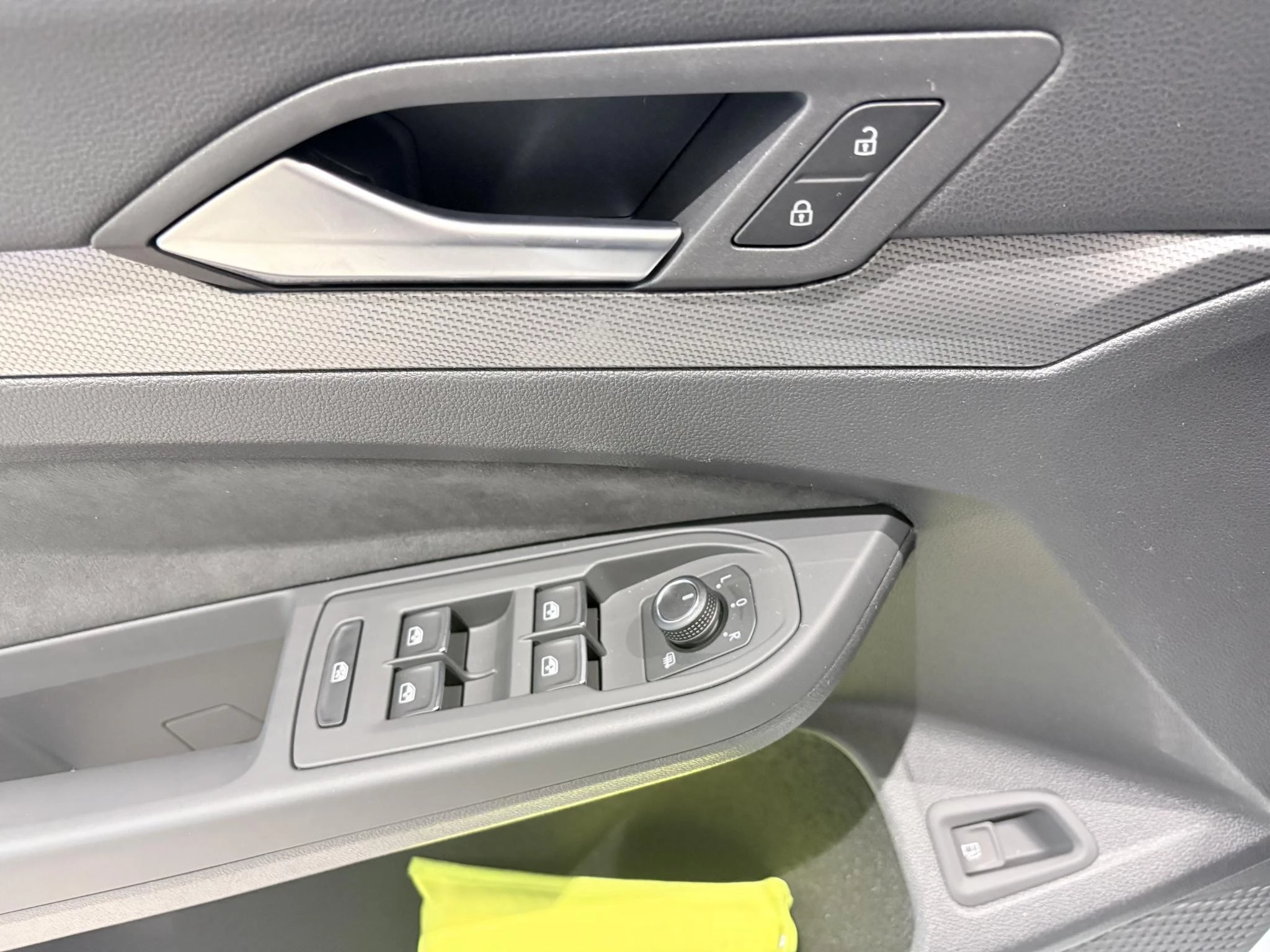 Volkswagen-Golf-image-12