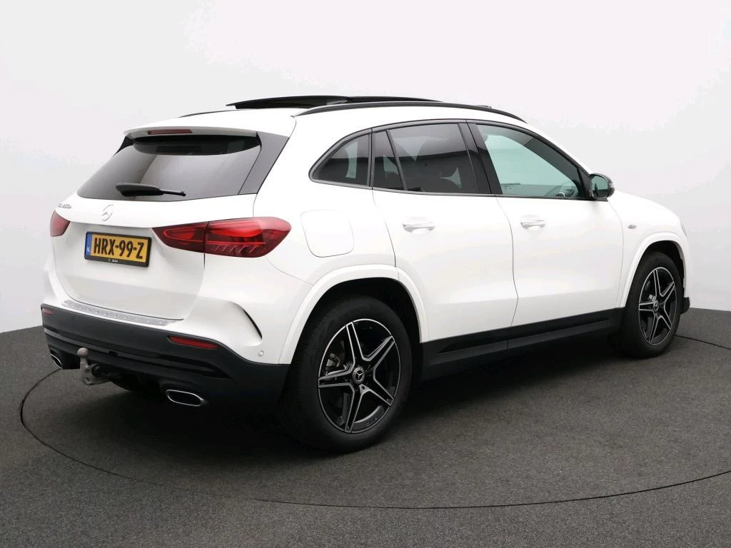 Mercedes-Benz-GLA-image-1