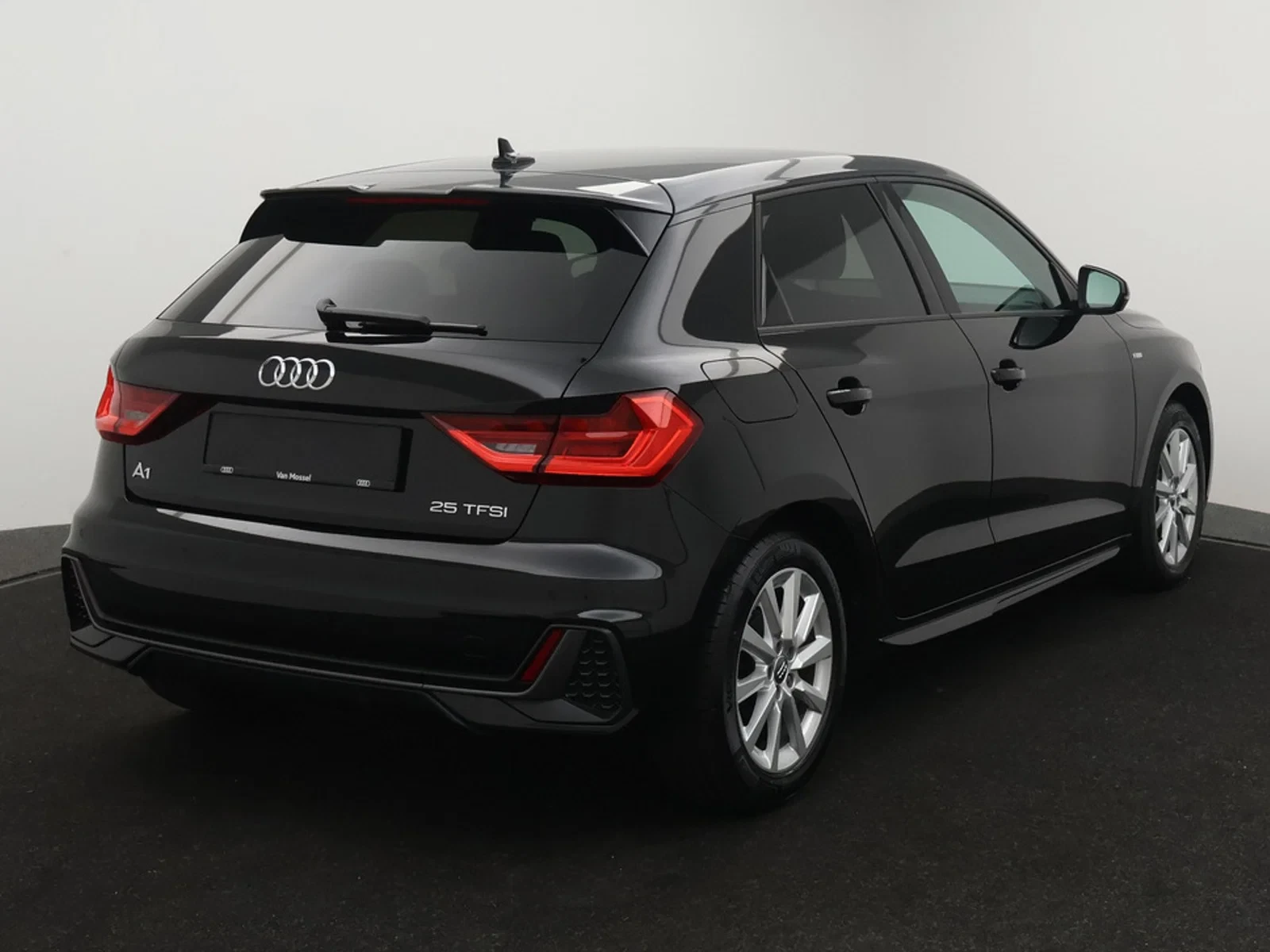 Audi-A1 Sportback-image-1