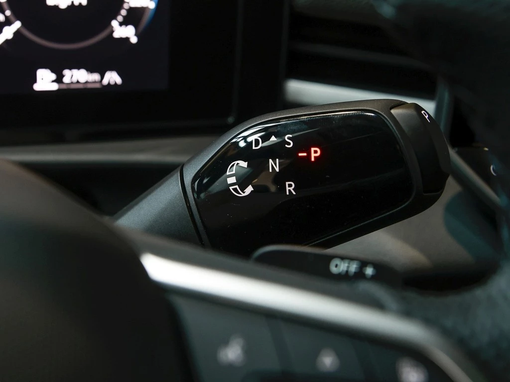 Volkswagen T-Roc 1.5 eTSI DSG R-Line AHK, IQ-Light, Navi VSA