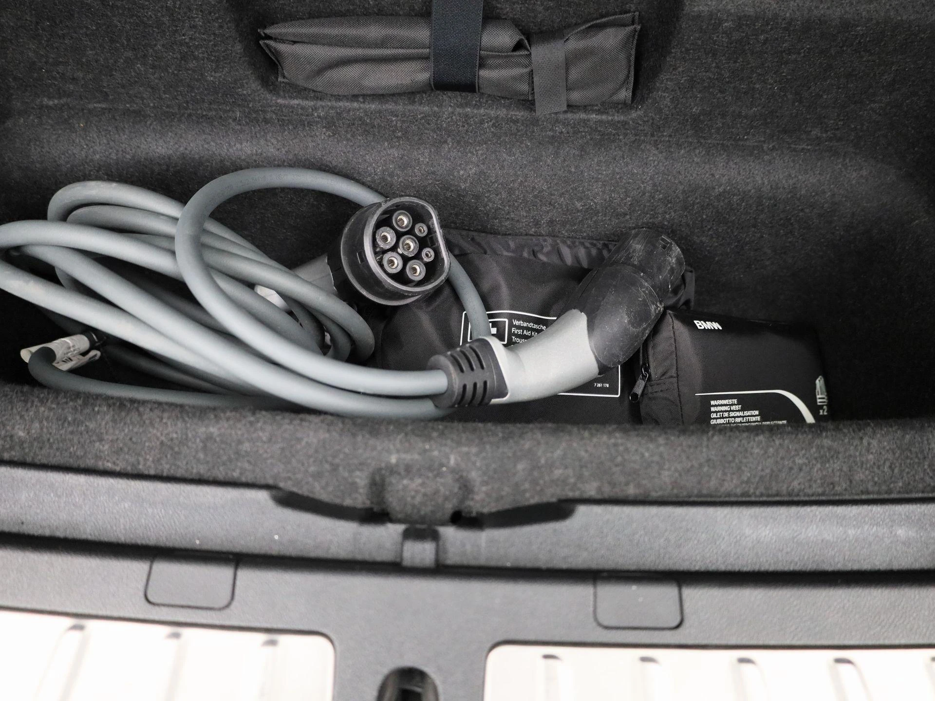 BMW-iX3-image-12