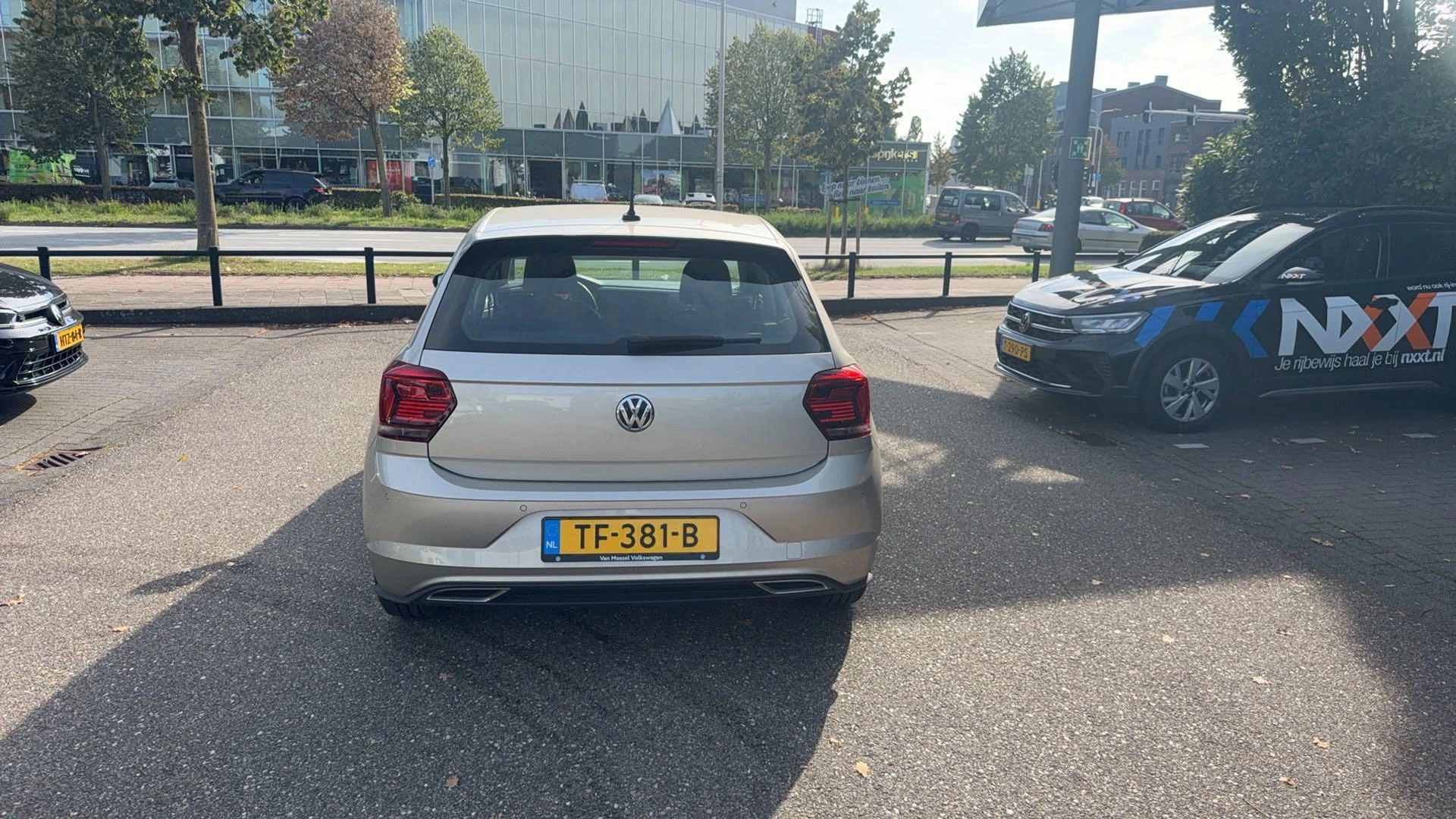 Volkswagen-Polo-image-4