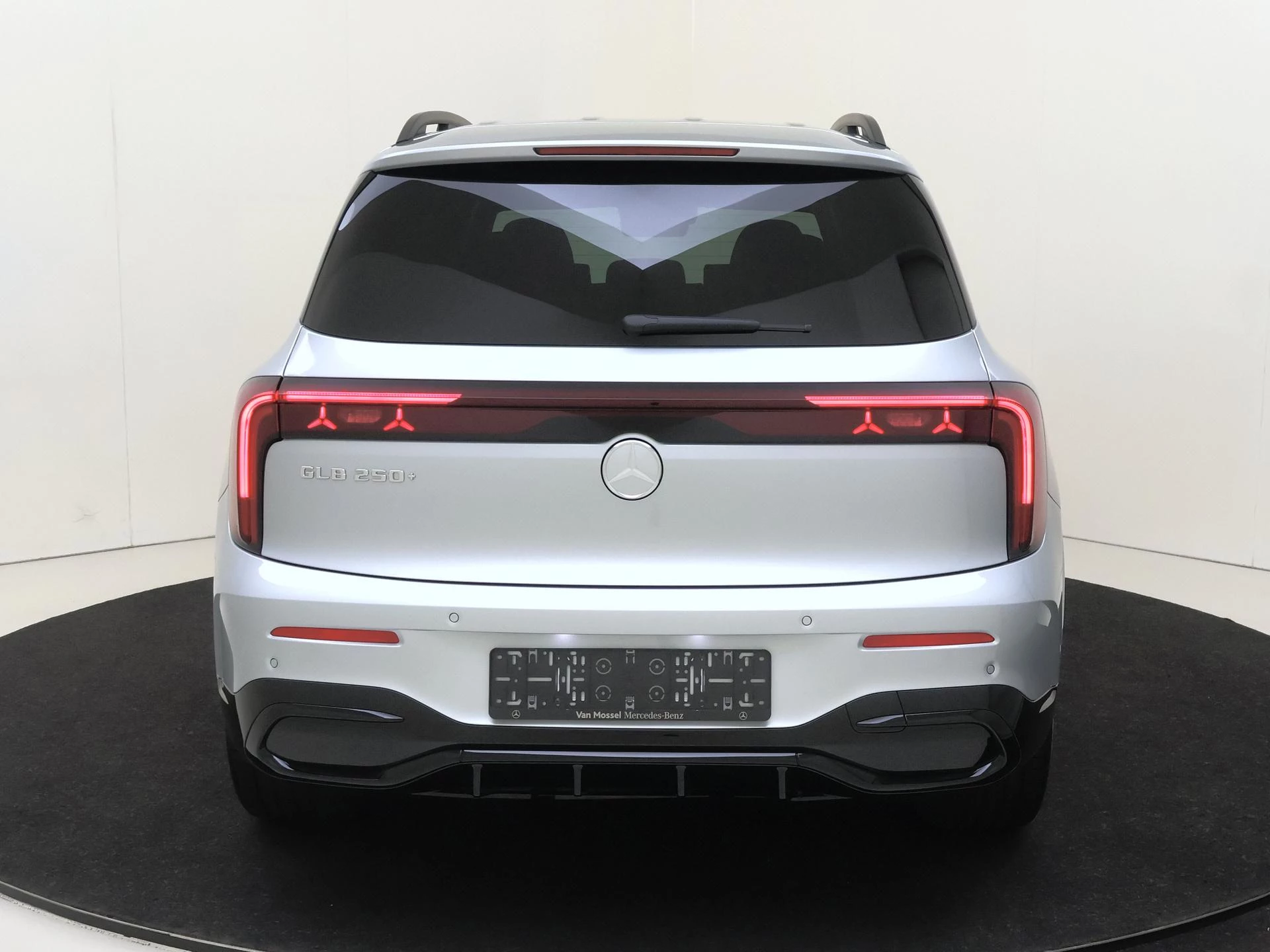 Mercedes-Benz-GLB-image-6