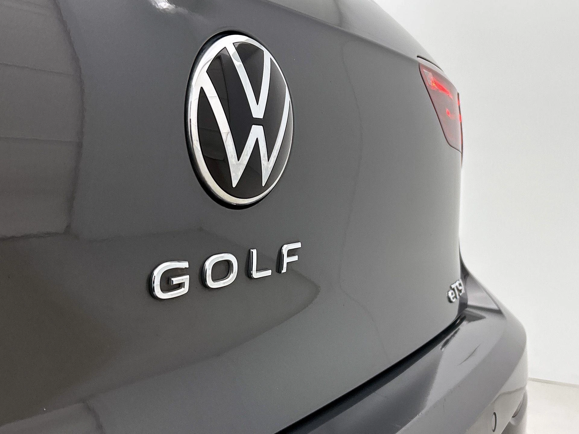 Volkswagen-Golf-image-12