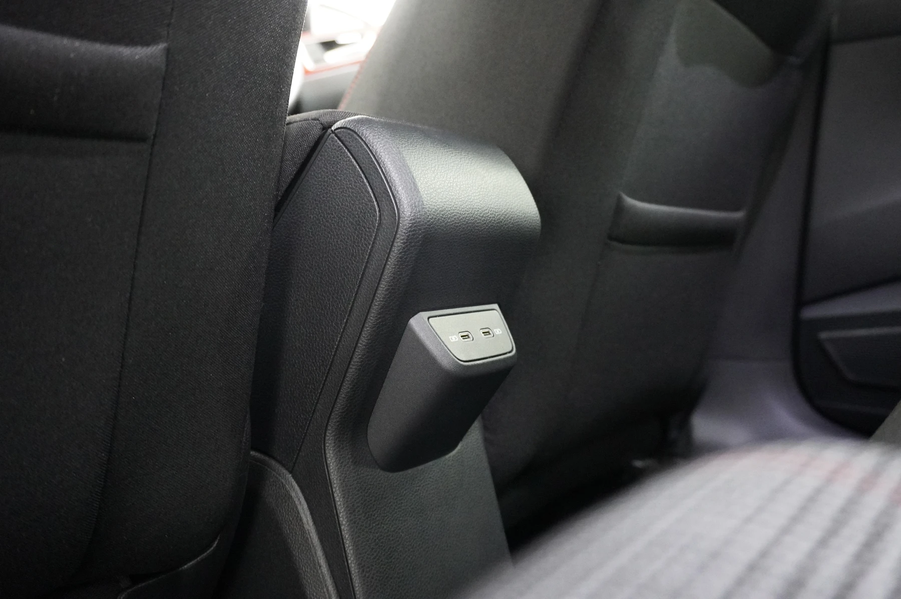 Volkswagen-Polo-image-11