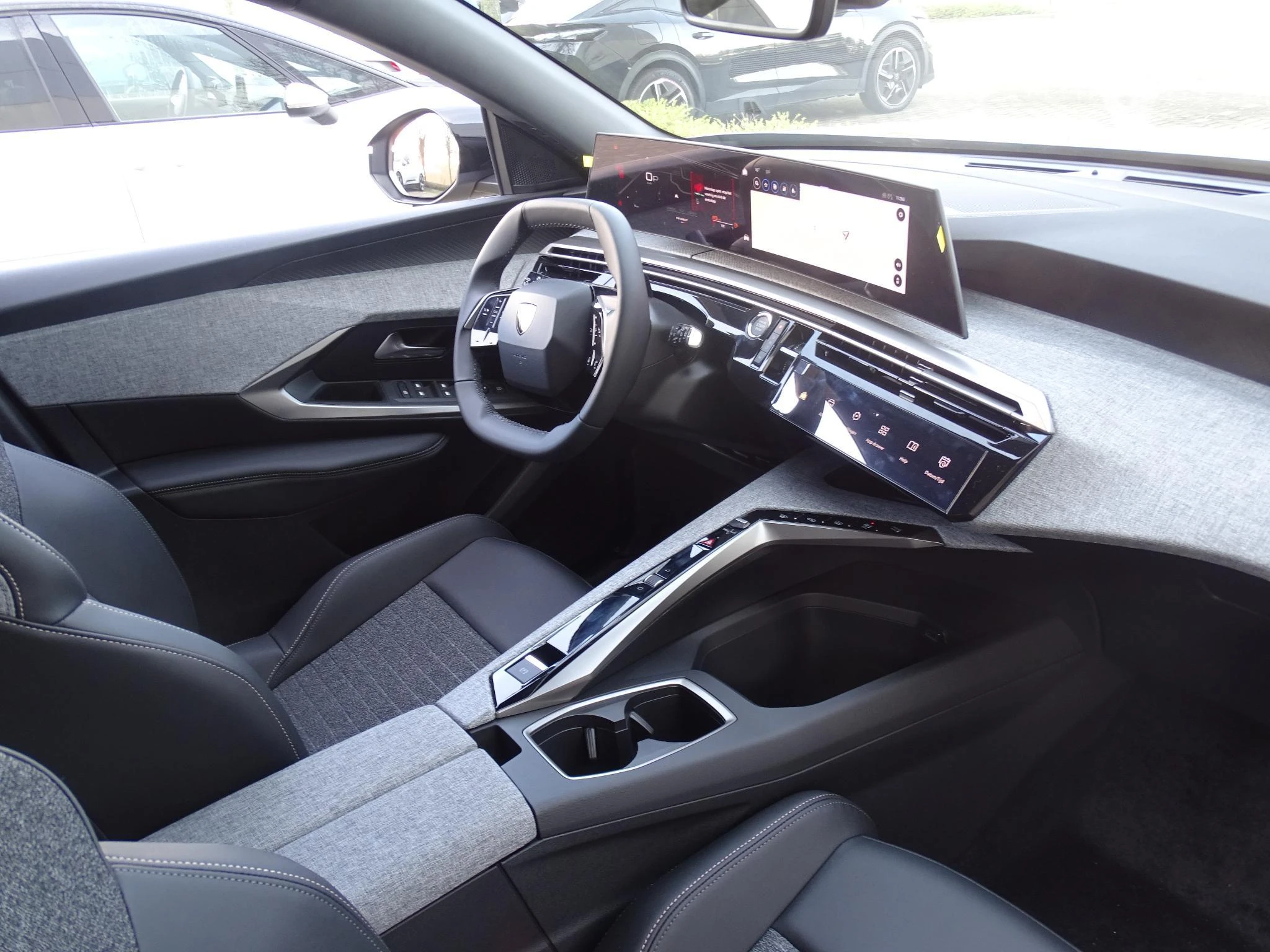 Peugeot-e-5008-image-11