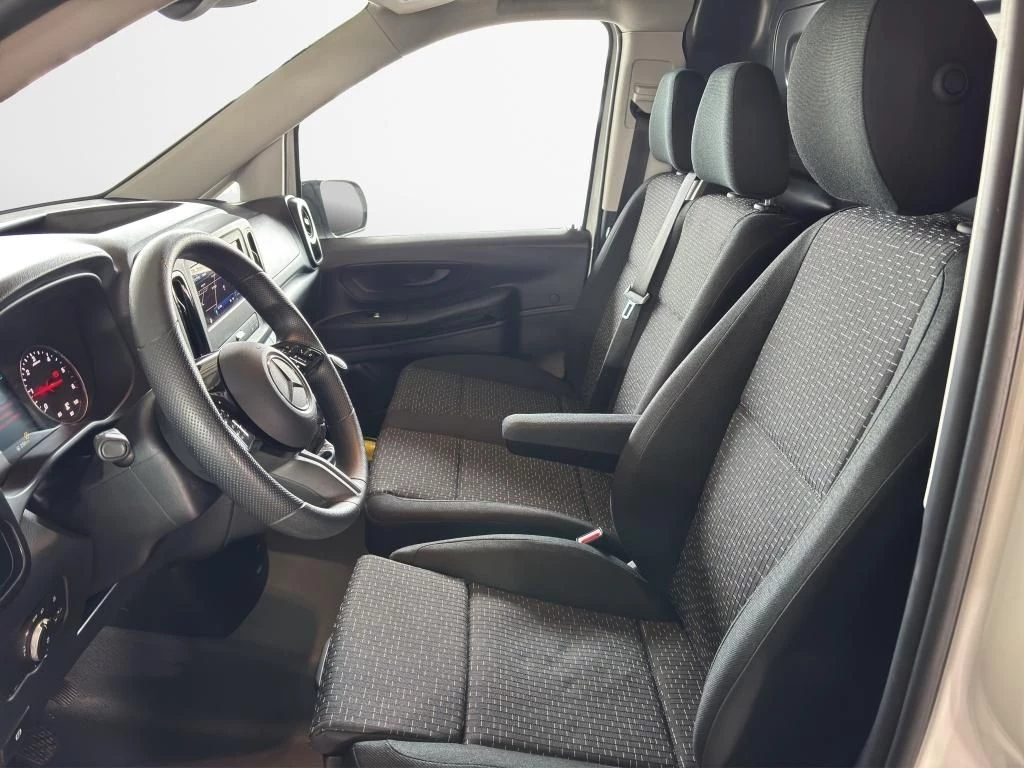 Mercedes-Benz-Vito-image-17