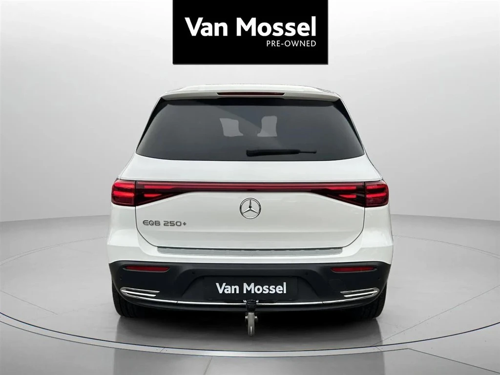 Mercedes-Benz-EQB-image-5