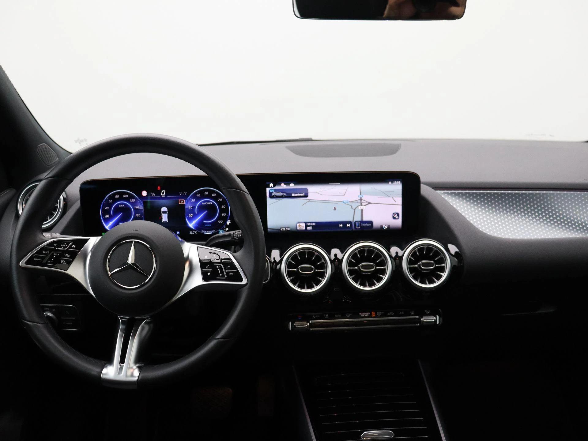 Mercedes-Benz-EQA-image-18