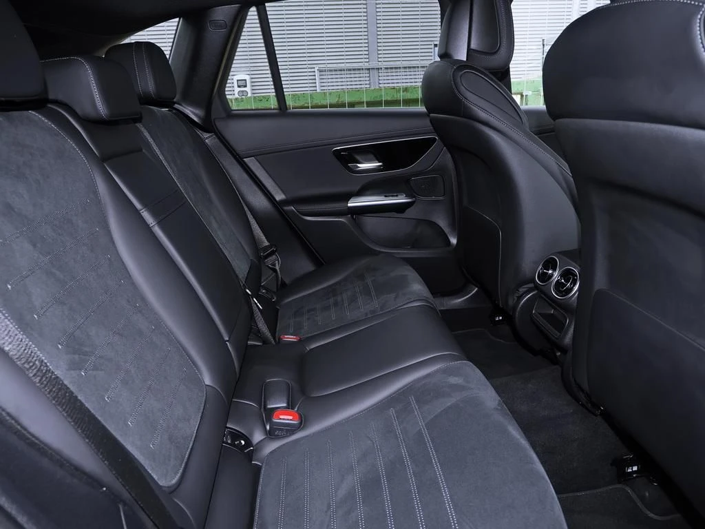 Mercedes-Benz-GLC 300 d-image-14
