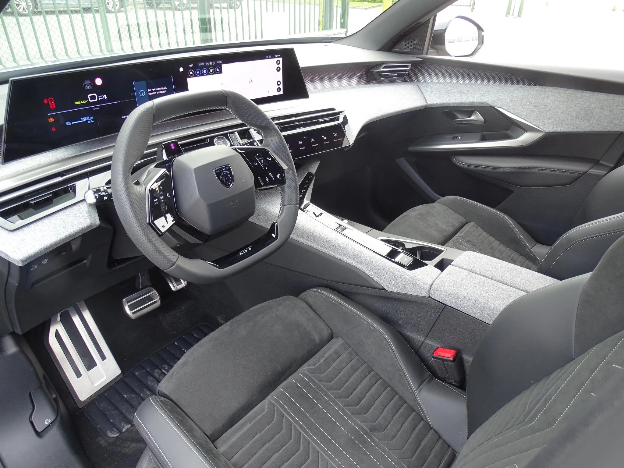 Peugeot-e-5008-image-13