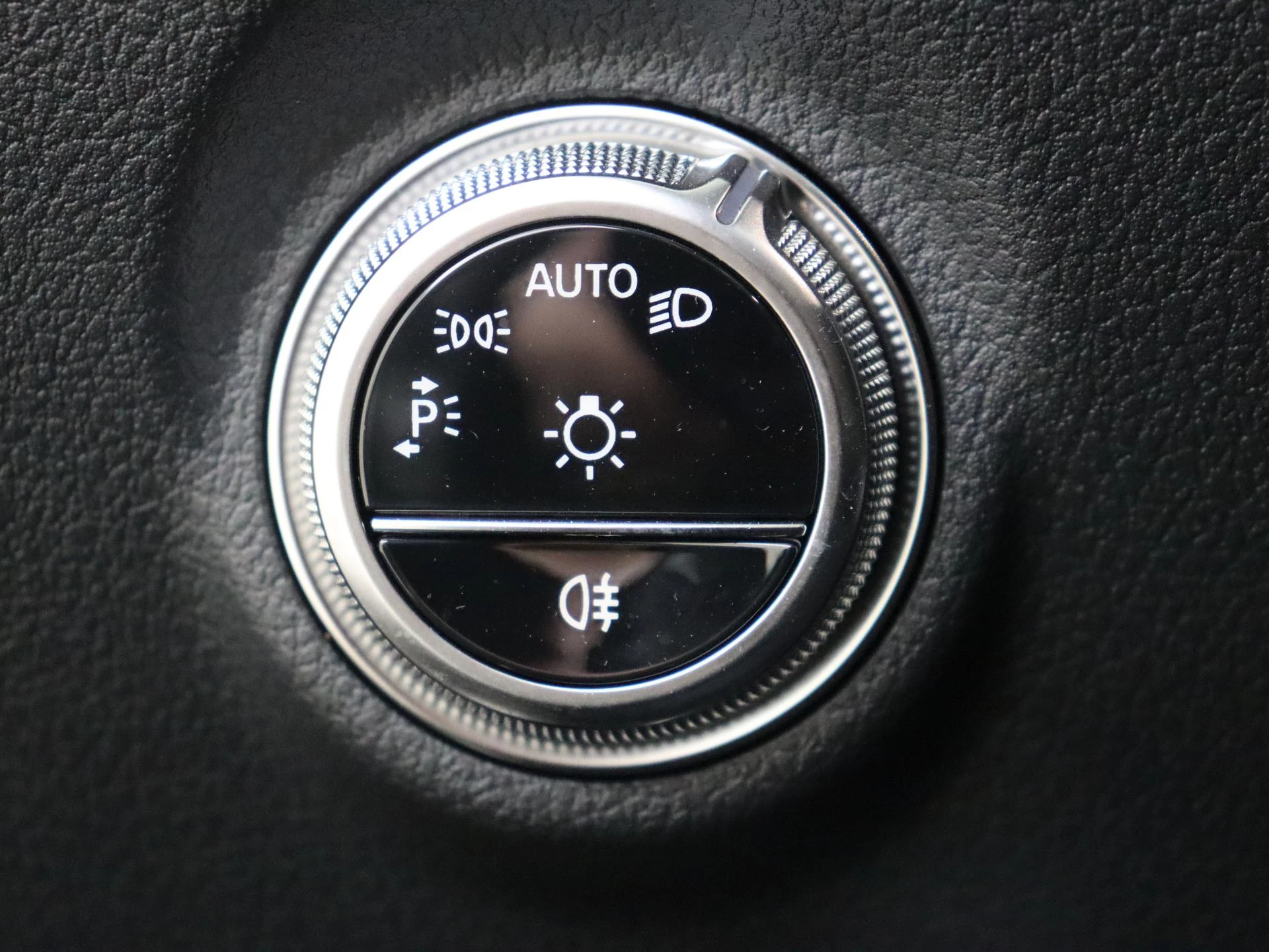 Mercedes-Benz-C-Klasse-image-27