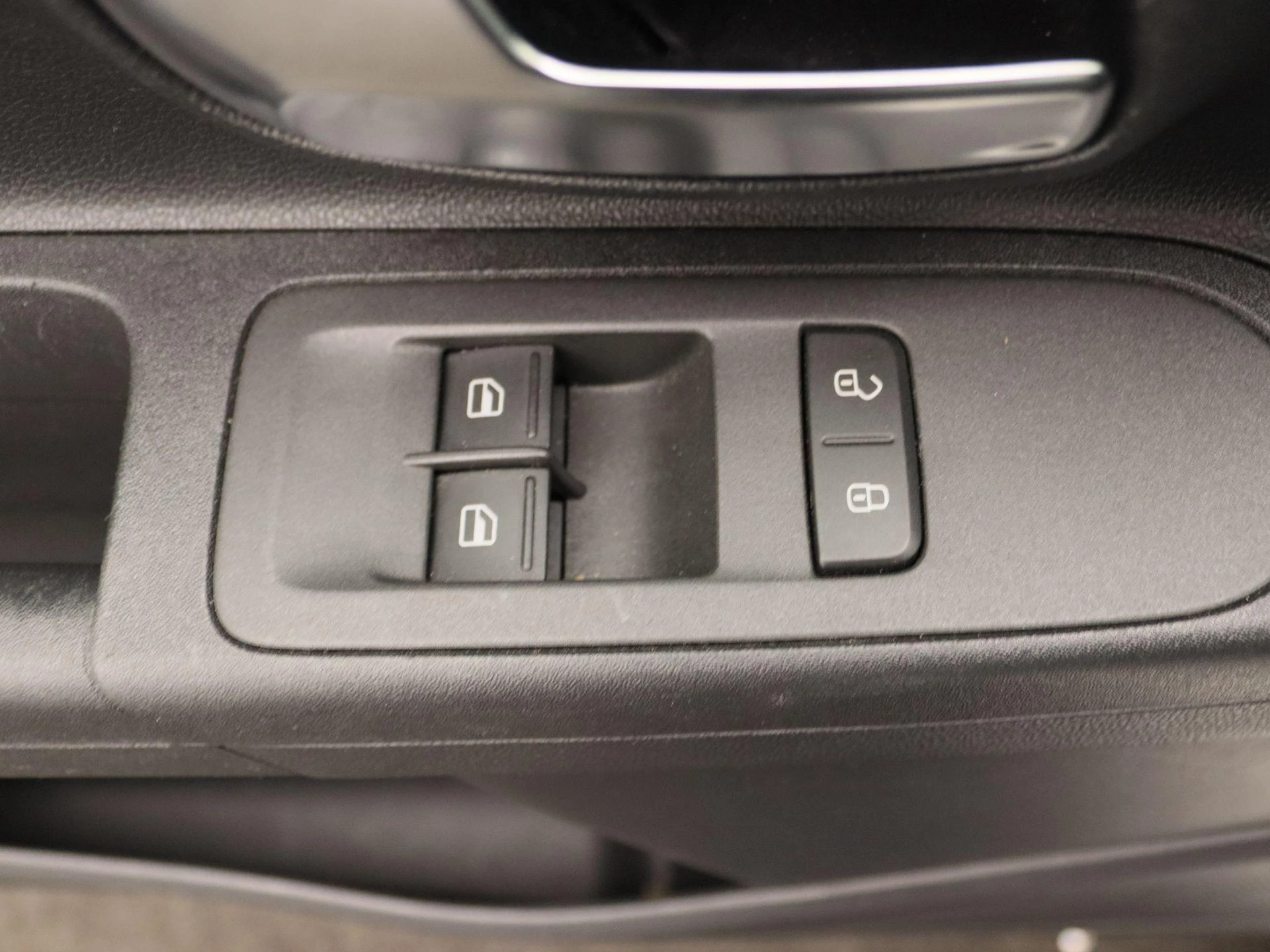 Volkswagen-up!-image-17