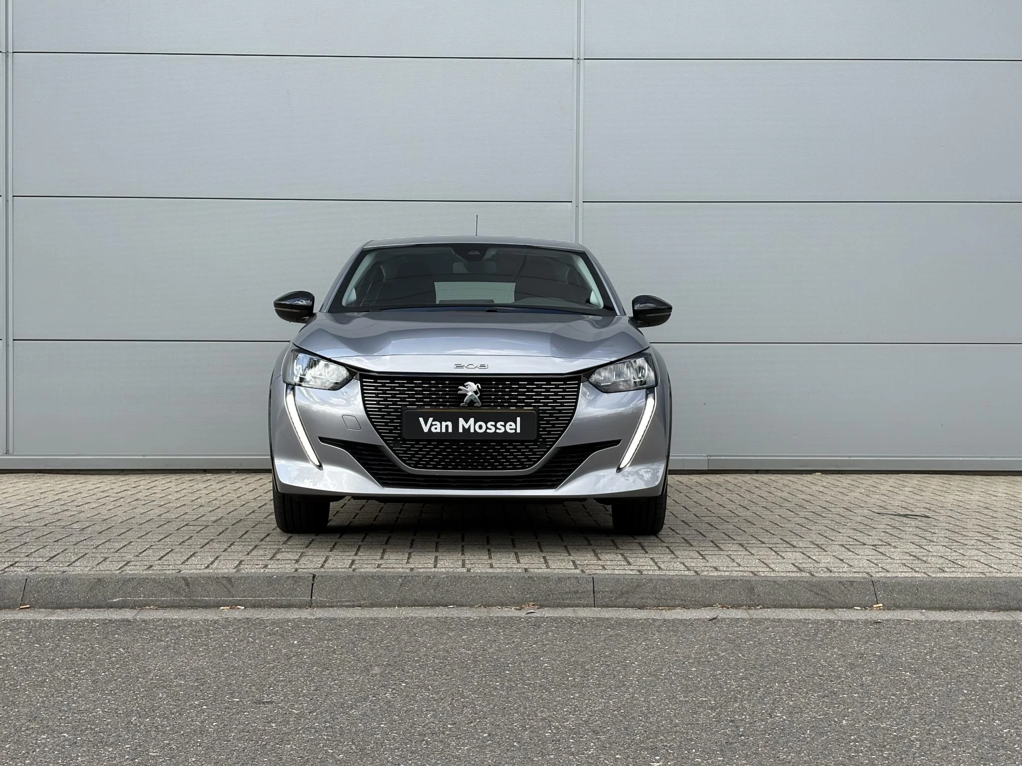 Peugeot-e-208-image-8