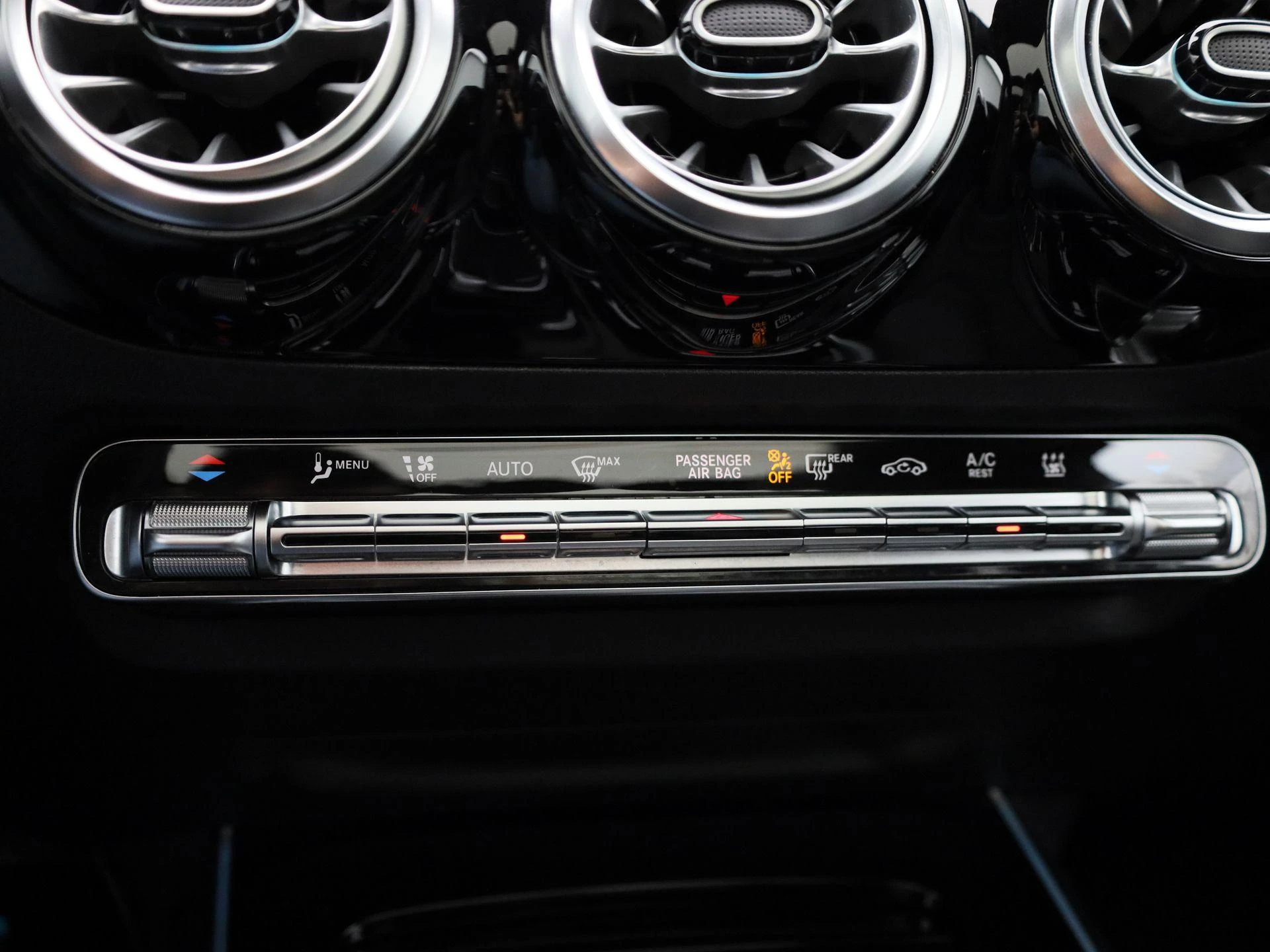 Mercedes-Benz-GLA-image-17