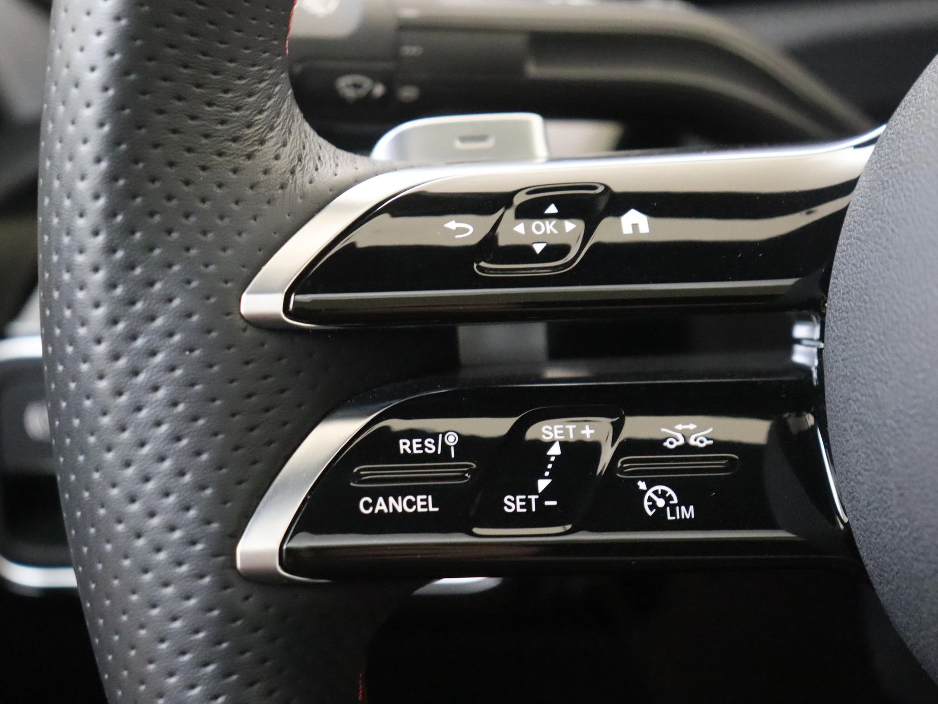 Mercedes-Benz-CLA-image-12