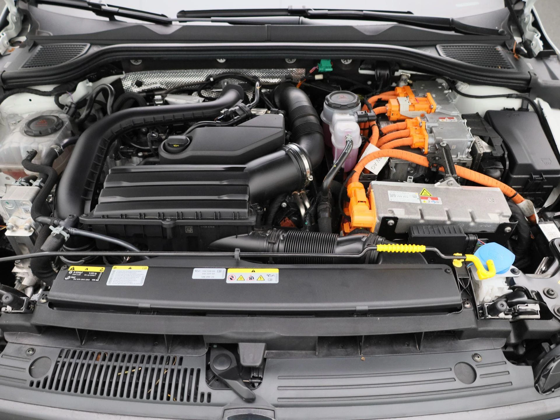 Volkswagen-Golf-image-37