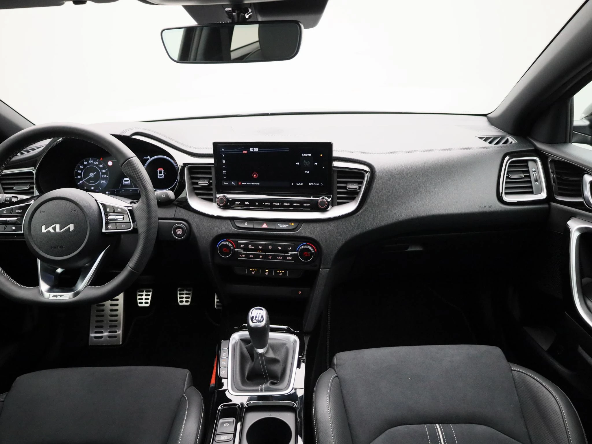 Kia Ceed - 33
