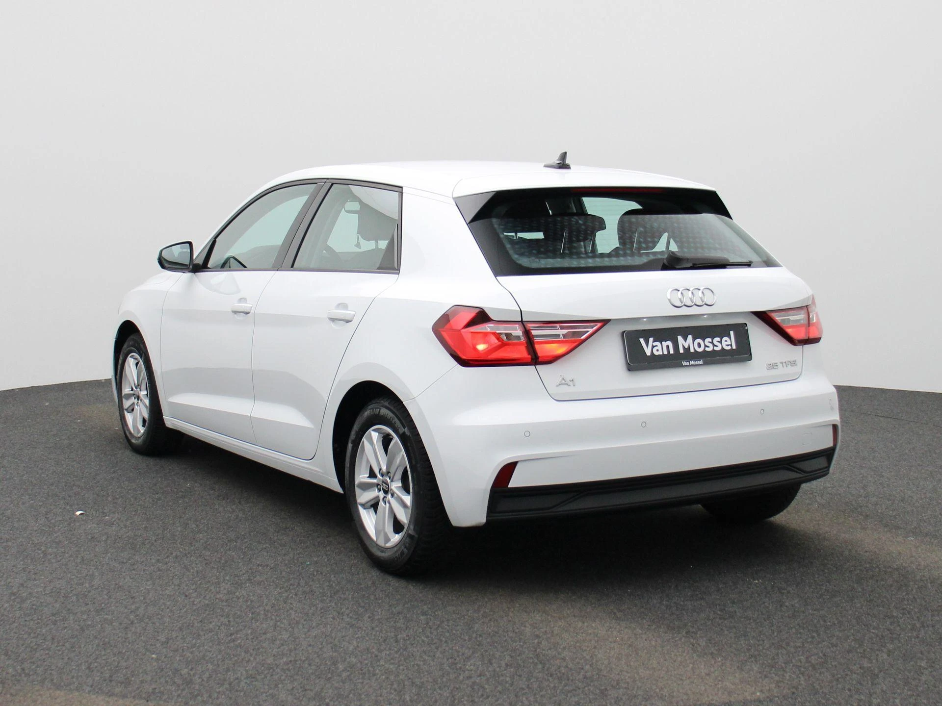 Audi-A1 Sportback-image-1