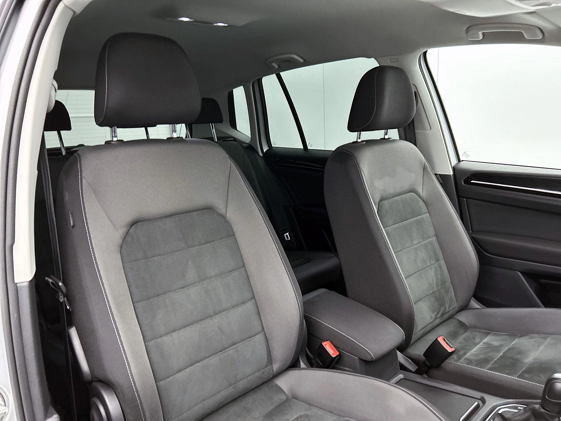 Volkswagen-Golf Sportsvan-image-21