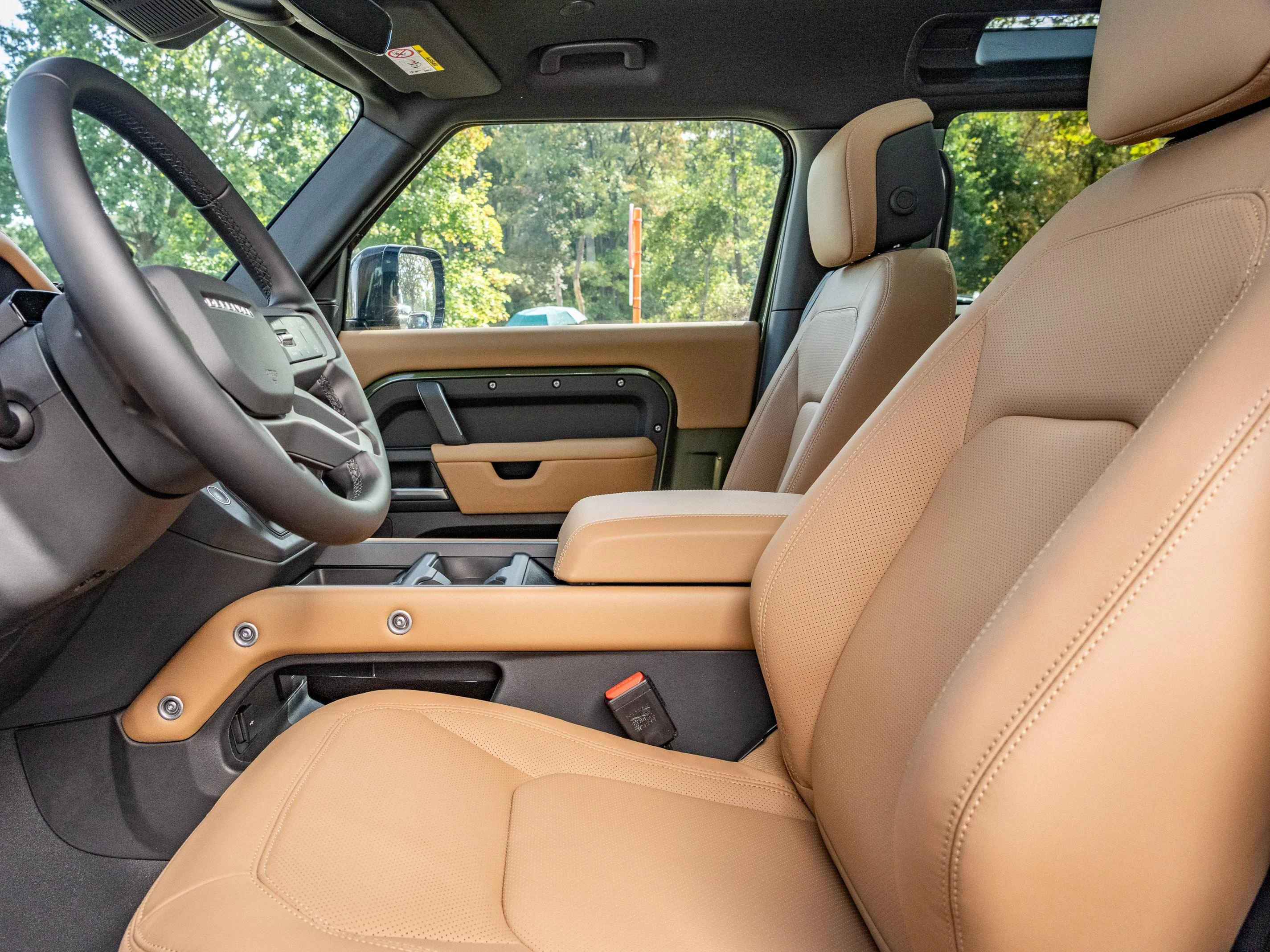 Land Rover-Defender-image-12
