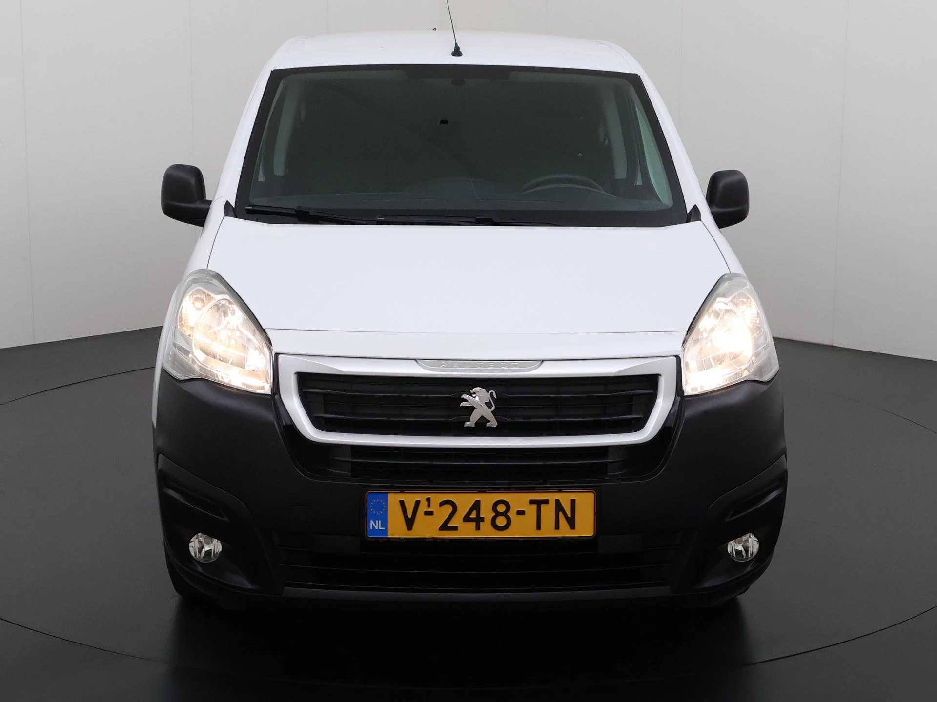 Peugeot-e-Partner-image-10