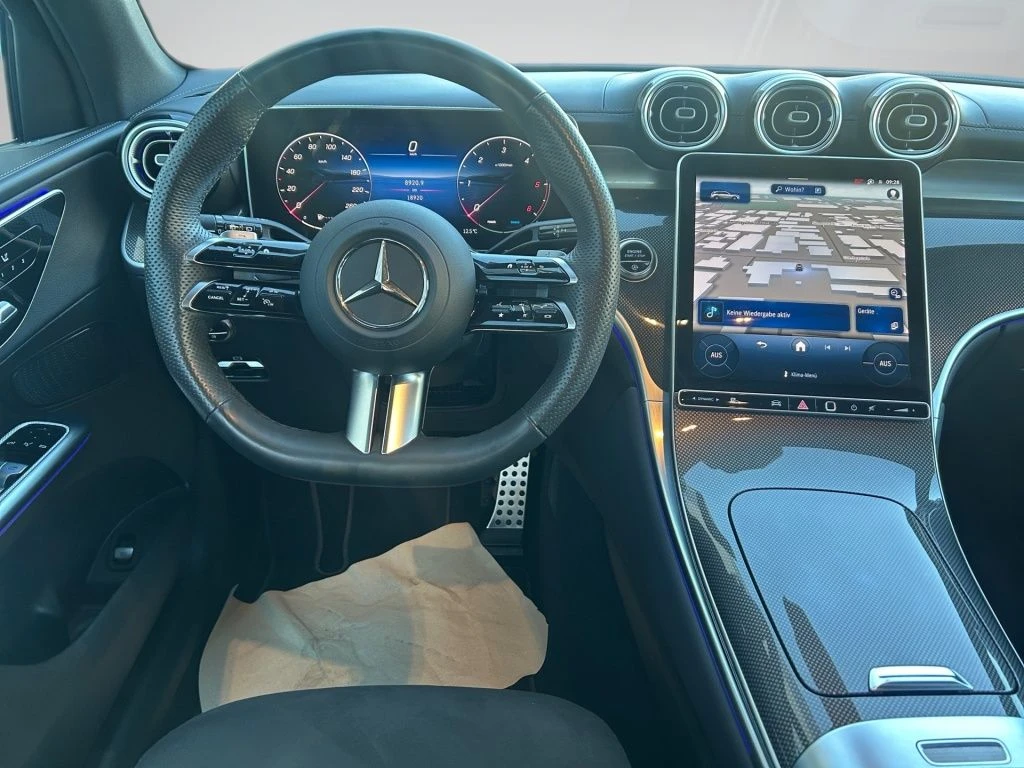 Mercedes-Benz-GLC 300 d-image-10