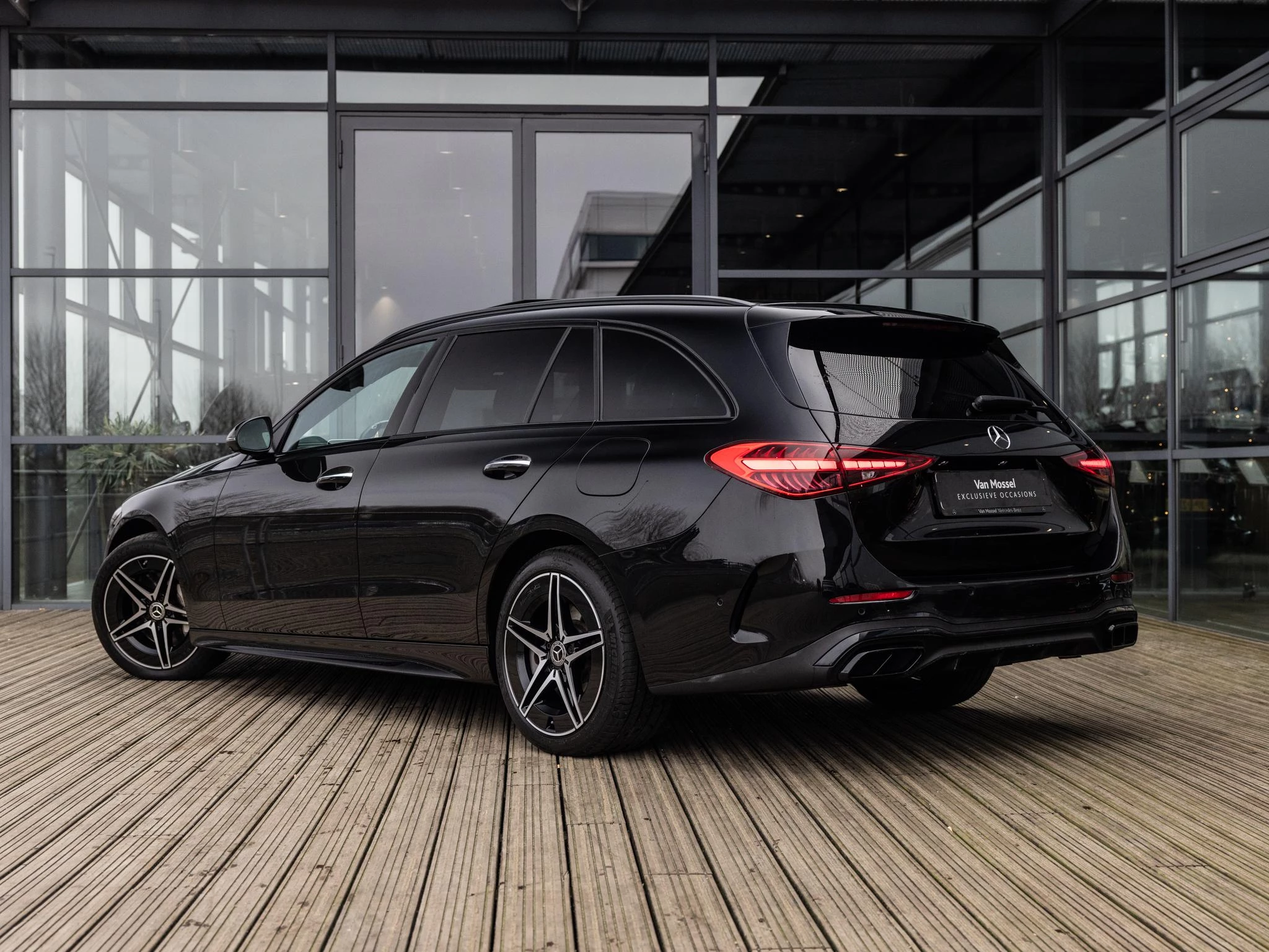 Mercedes-Benz-C-Klasse-image-4