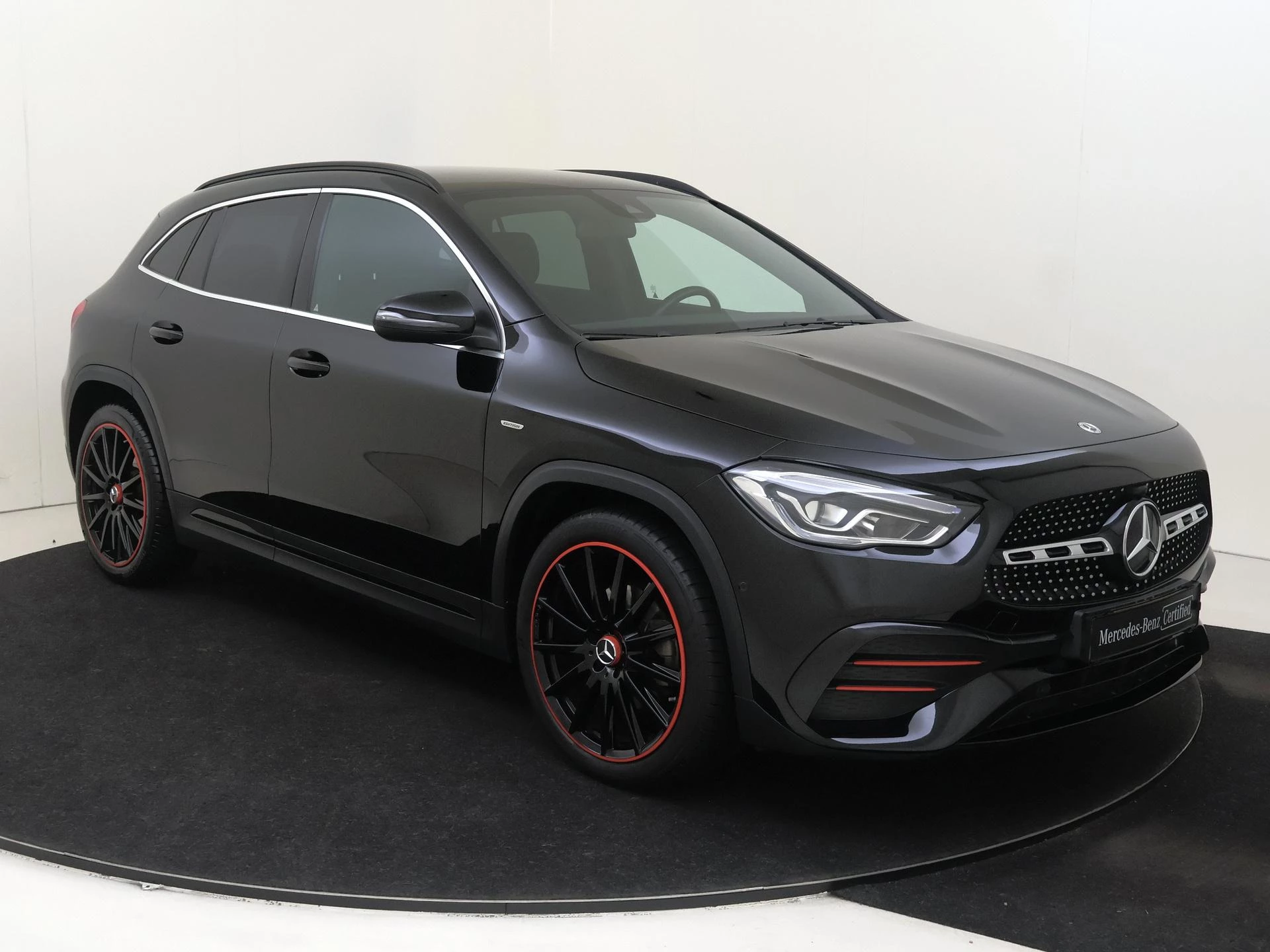 Mercedes-Benz-GLA-image-1