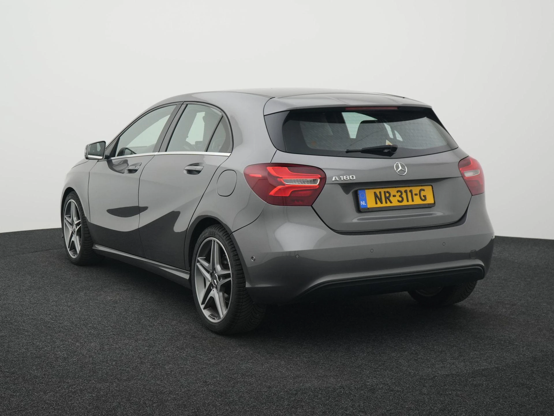 Mercedes-Benz-A-Klasse-image-1