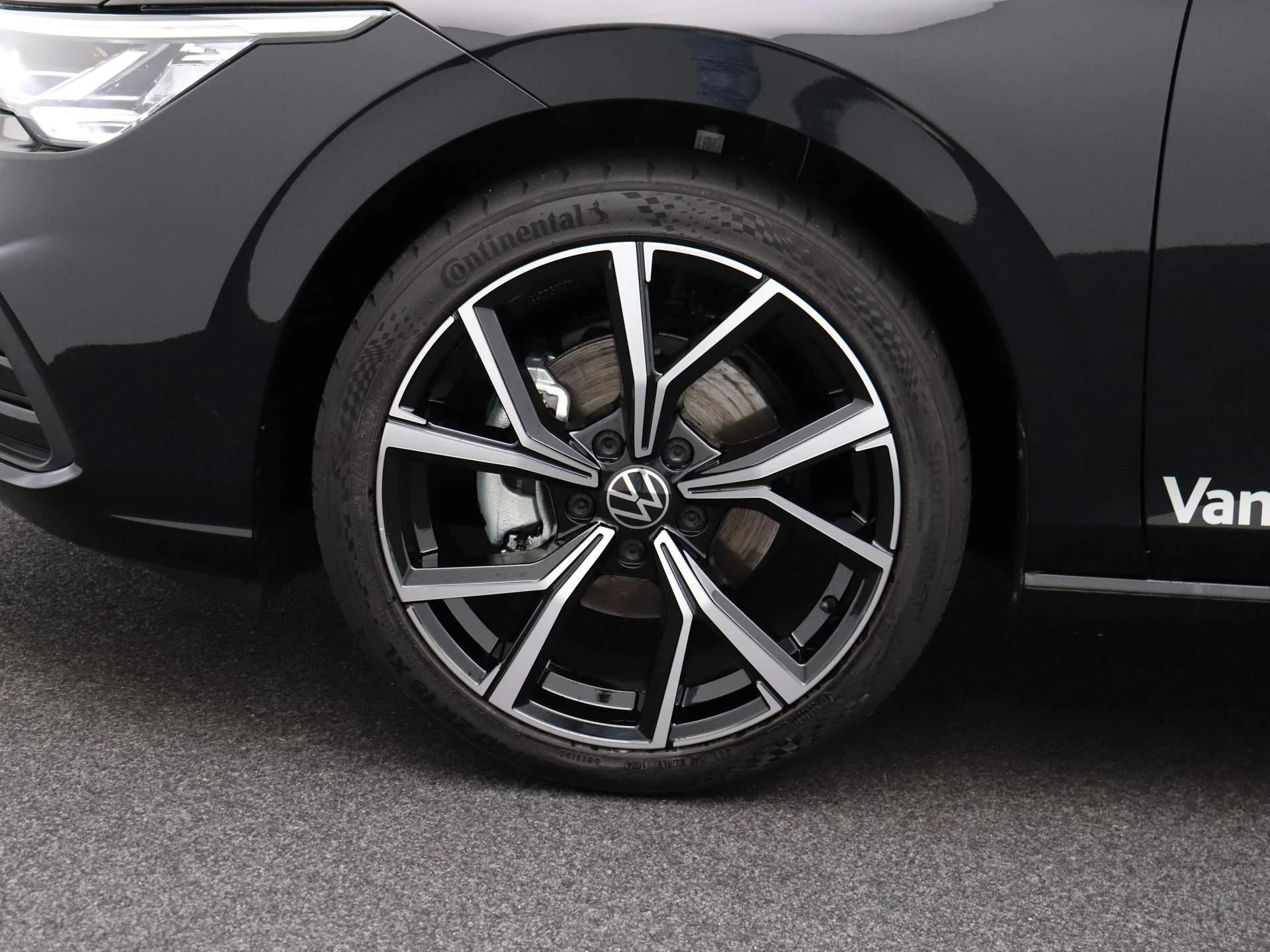 Volkswagen-Golf-image-13