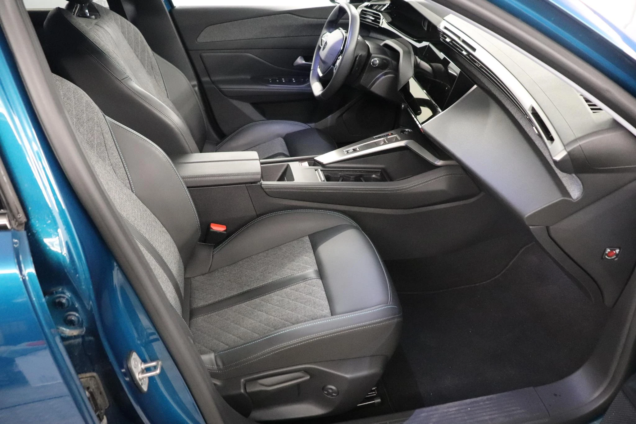 Peugeot 408 1.6 Hybrid 180 S&S EAT8 Allure