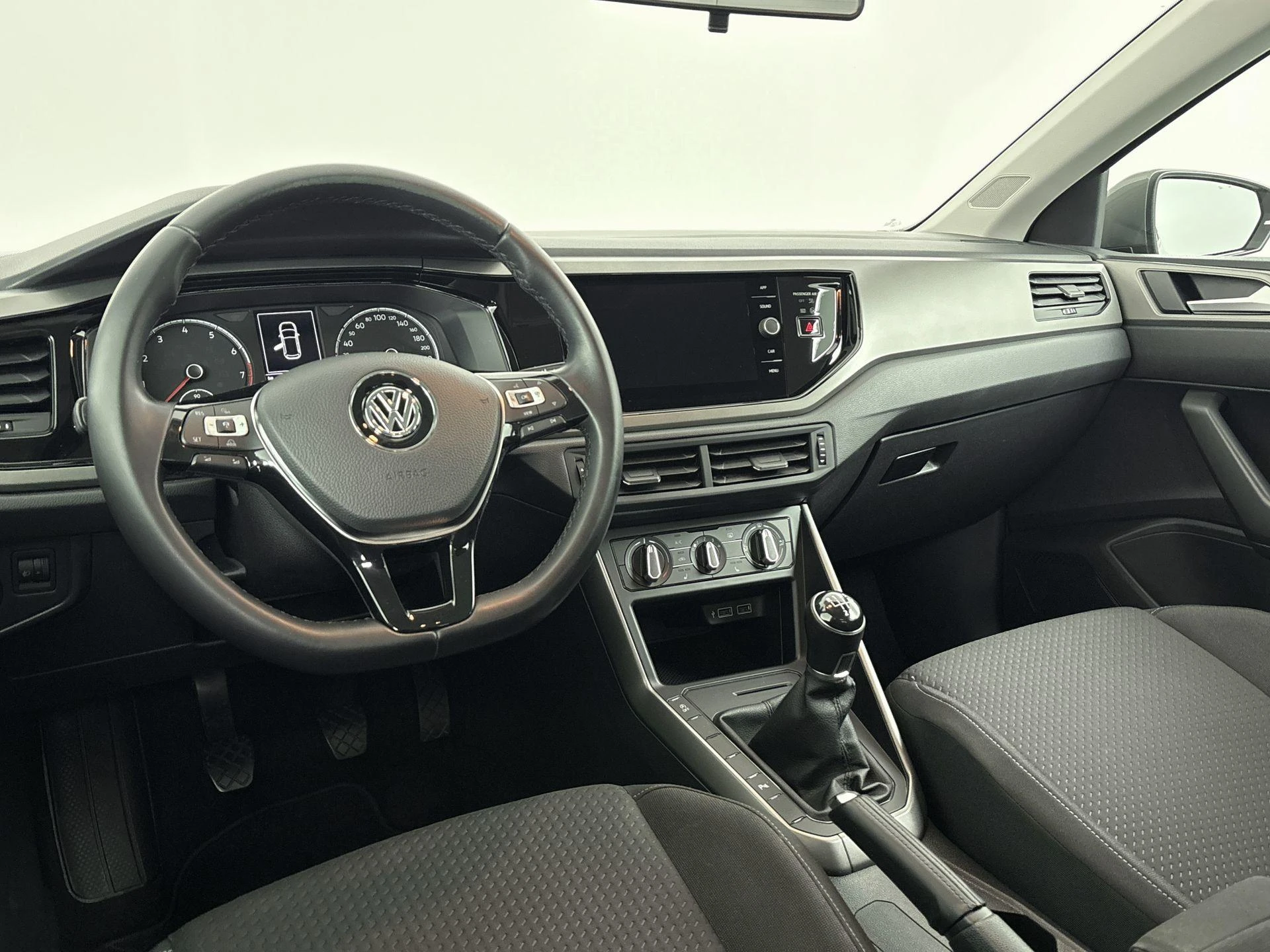 Volkswagen-Polo-image-10
