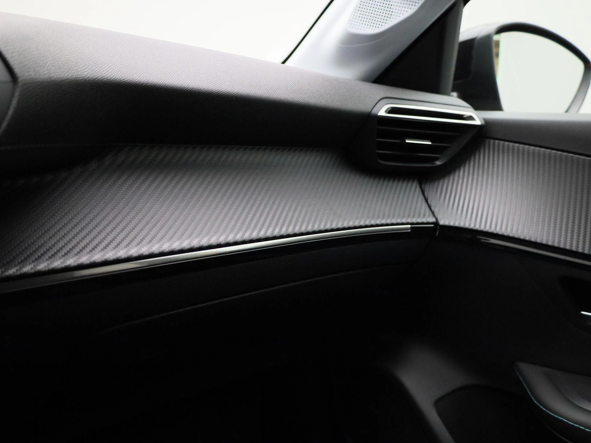 Peugeot-e-208-image-28