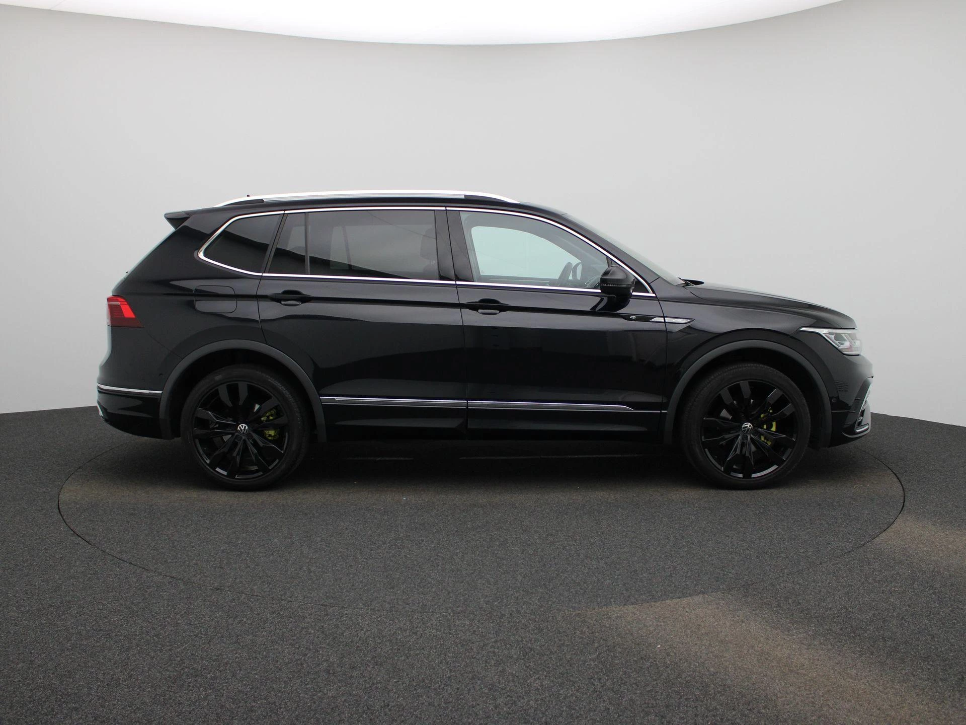 Volkswagen-Tiguan Allspace-image-5