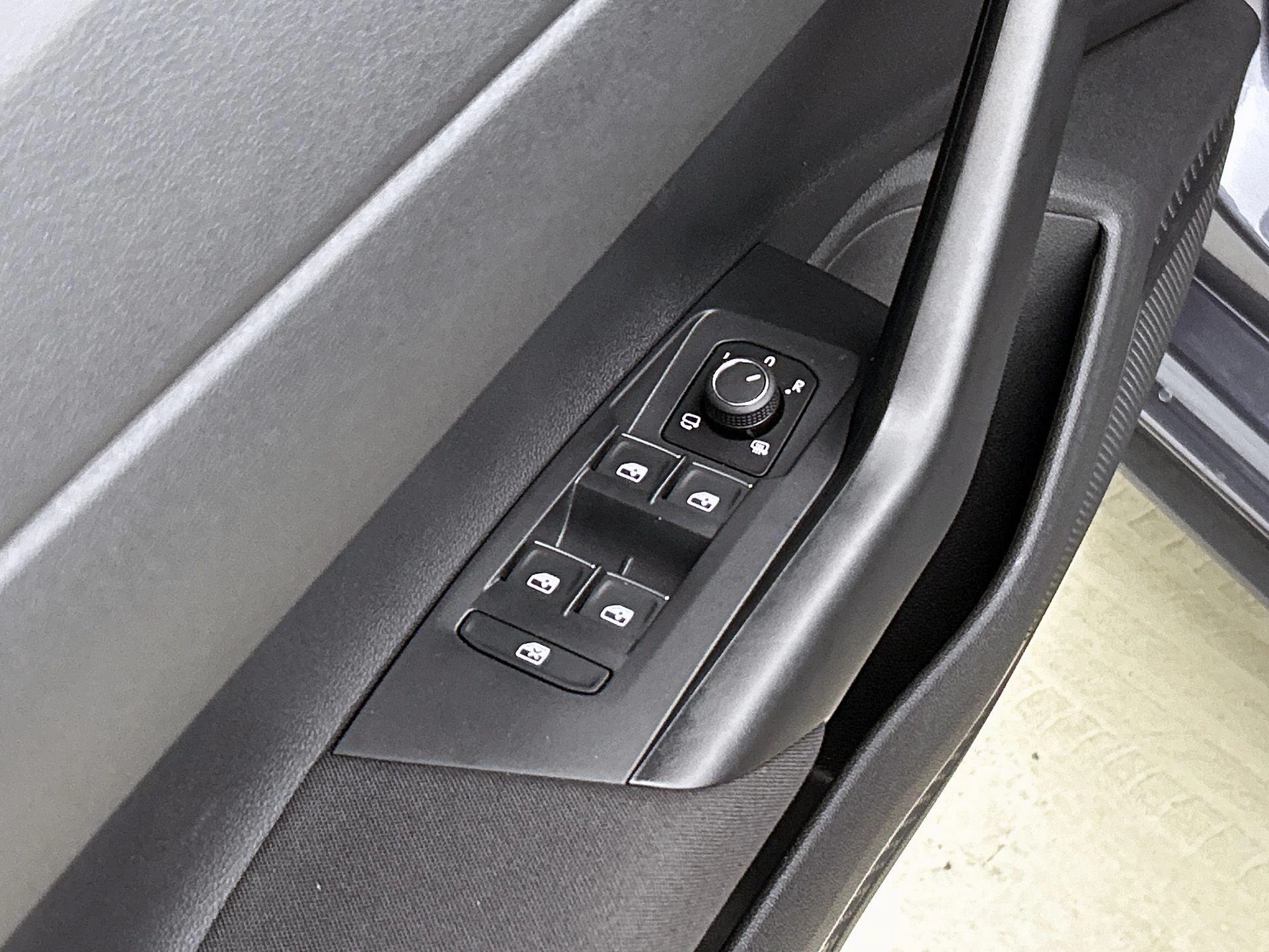 Volkswagen-Polo-image-31