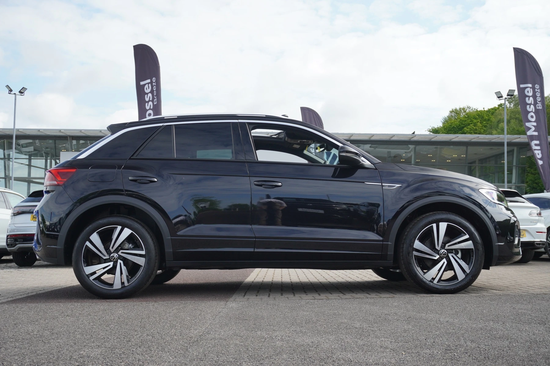 Volkswagen-T-Roc-image-3