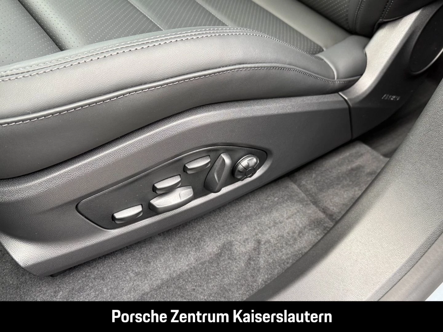 Porsche Macan HA-Lenkung Surround-View BOSE 20-Zoll -
