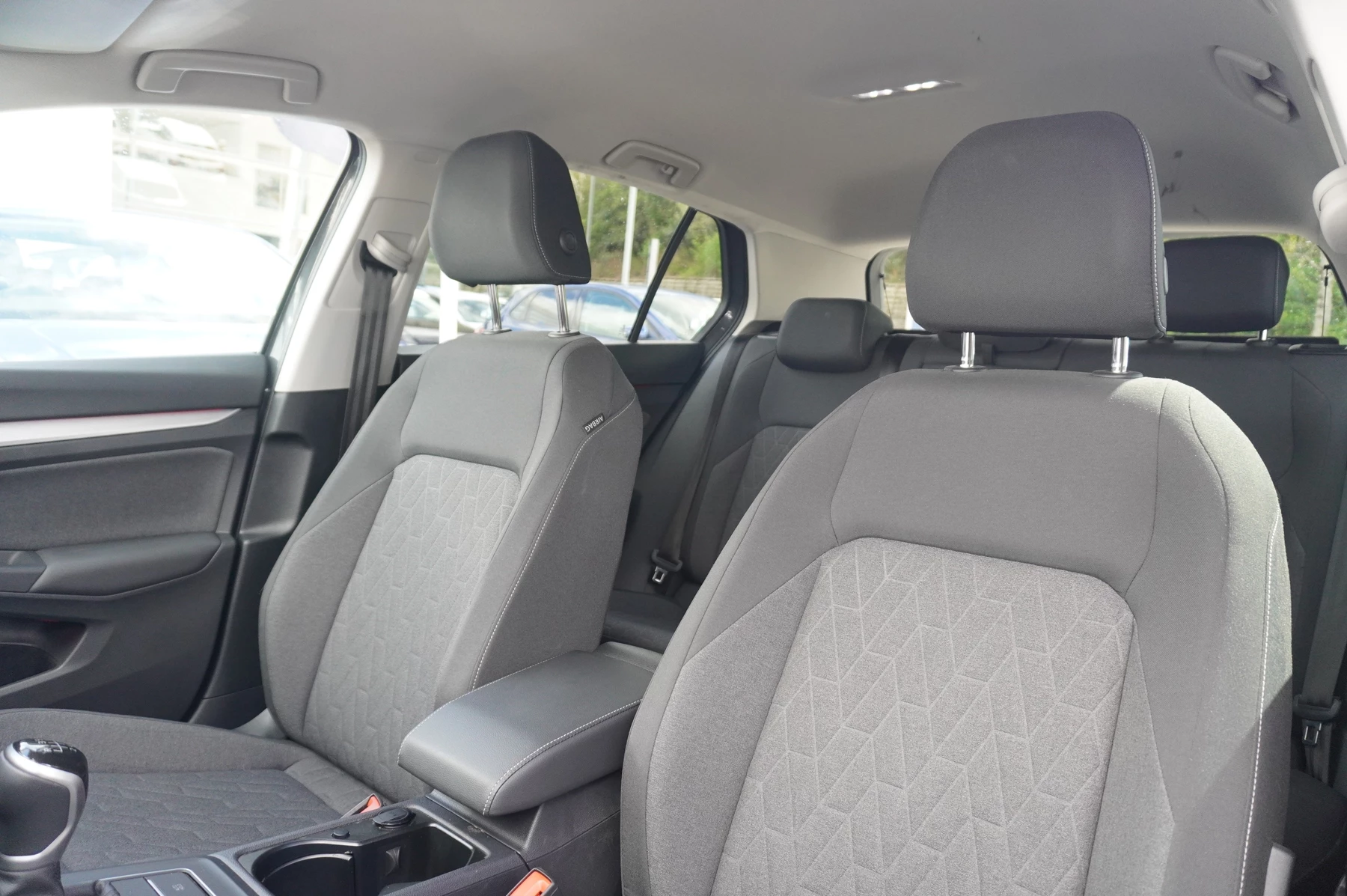 Volkswagen-Golf-image-33
