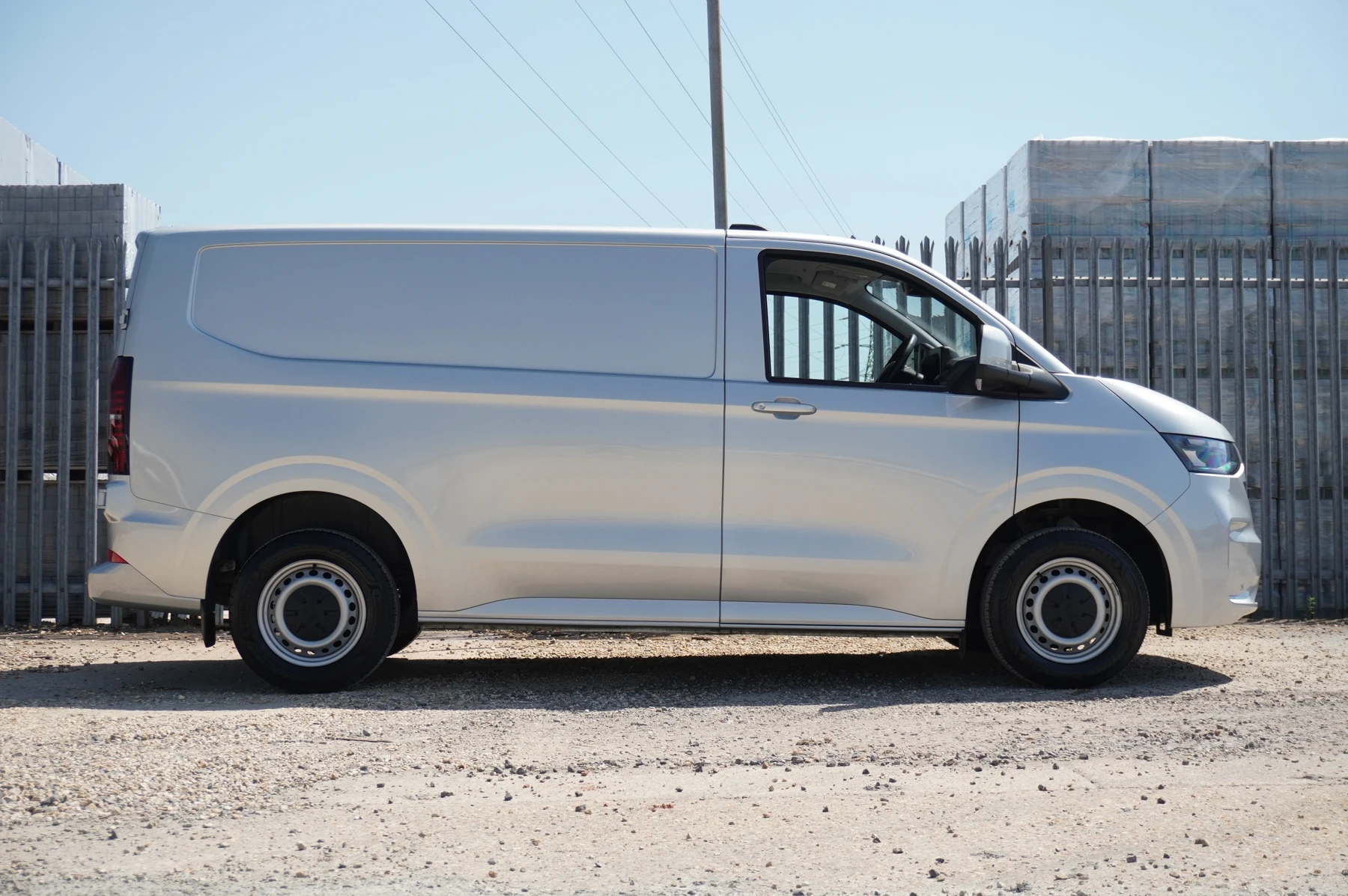 Volkswagen-Transporter-image-3
