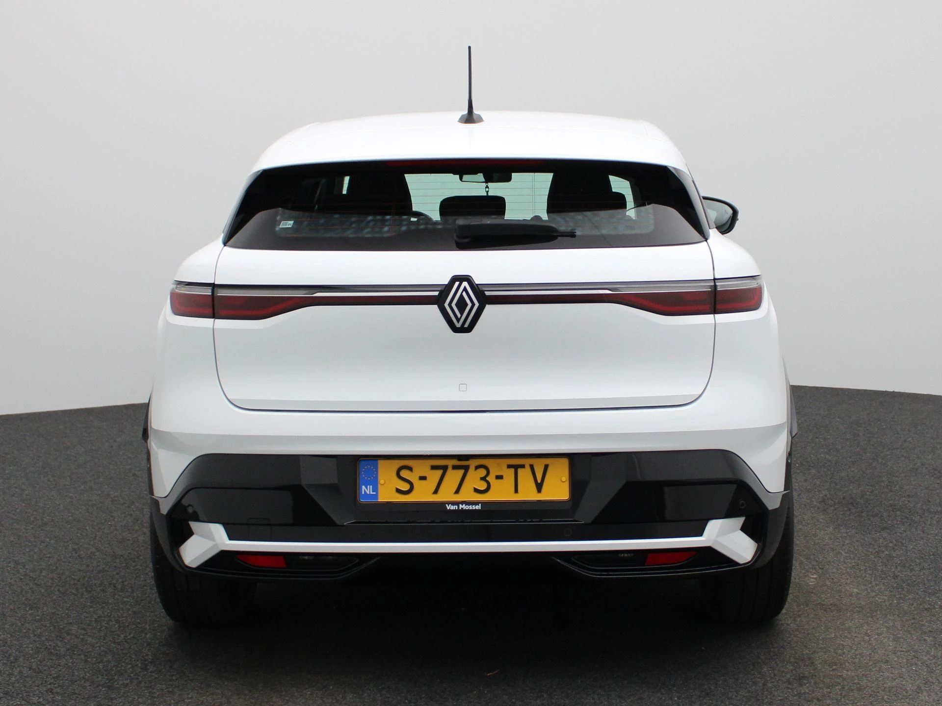 Renault-Megane E-Tech-image-4