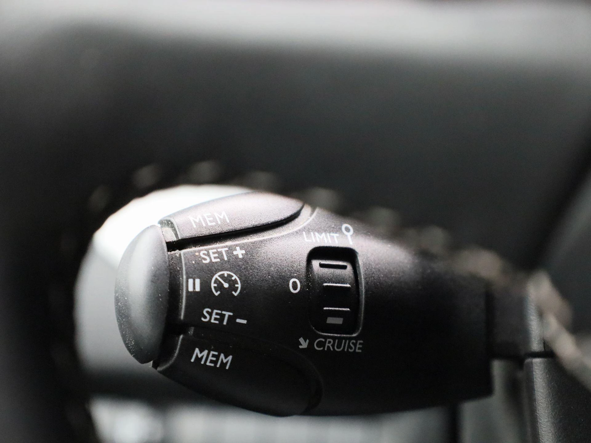 Opel-Zafira e-Life-image-19