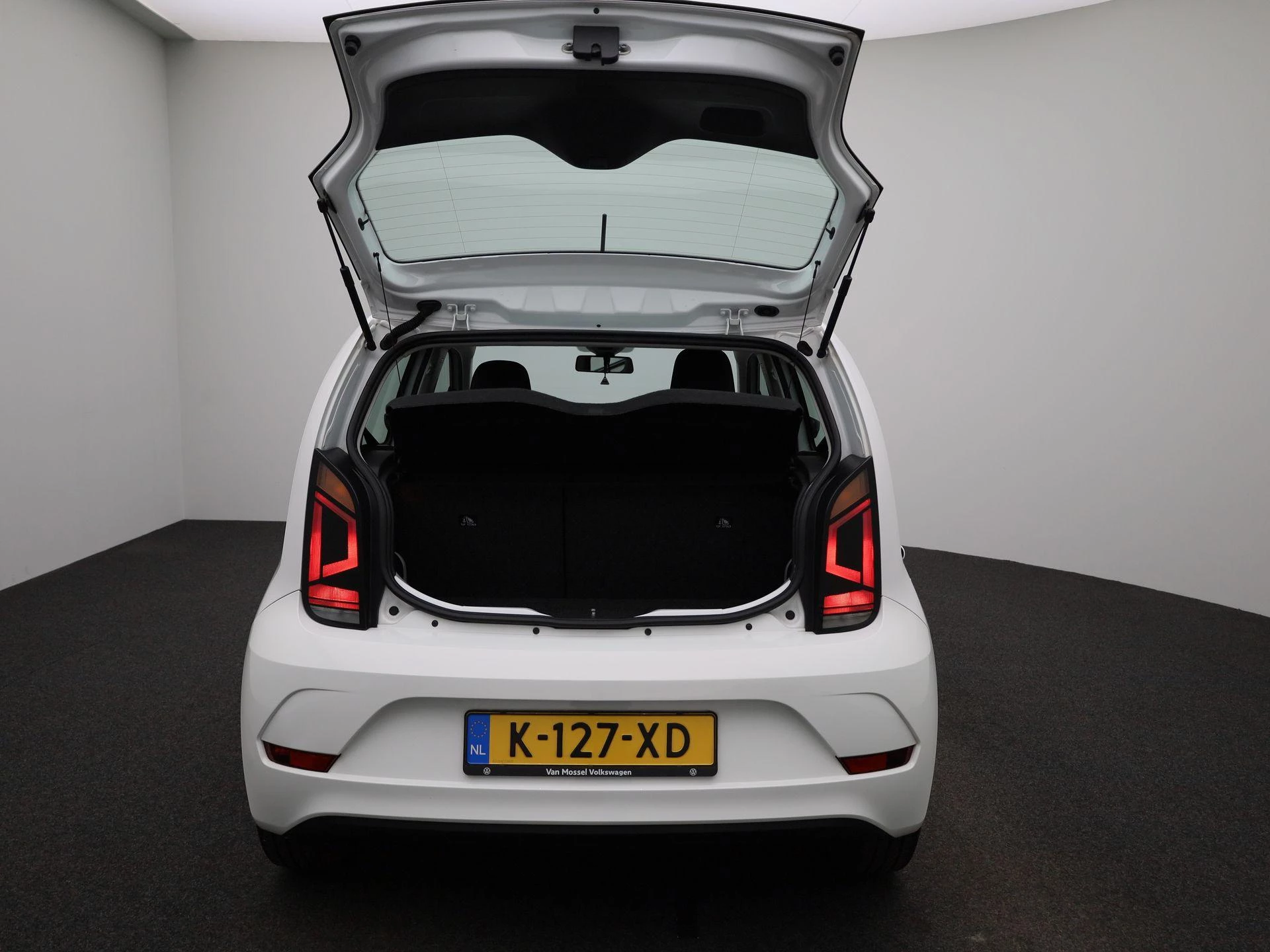 Volkswagen-up!-image-10