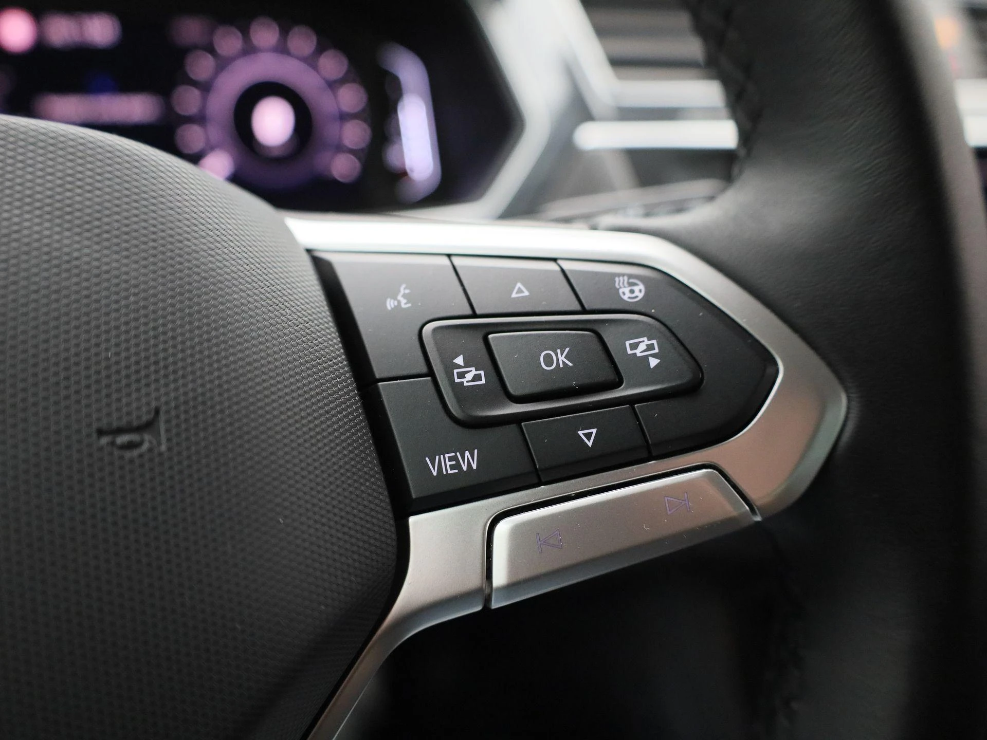 Volkswagen-Tiguan-image-19