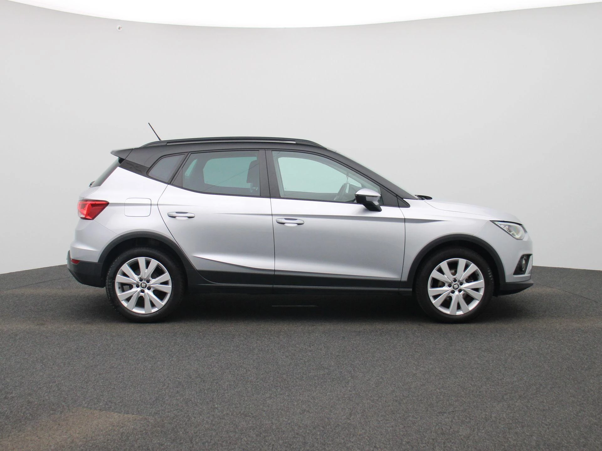 SEAT-Arona-image-5