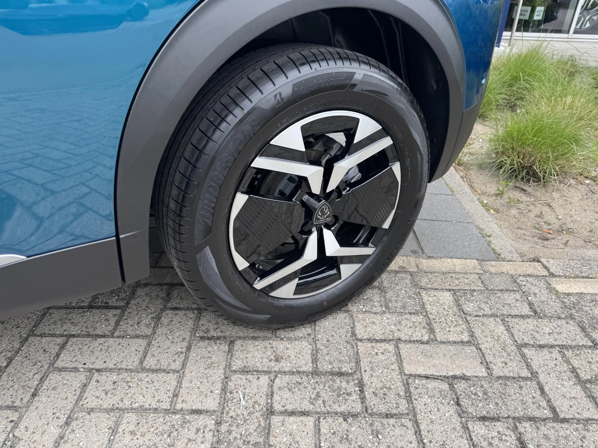 Peugeot 2008 Hybrid 145 GT