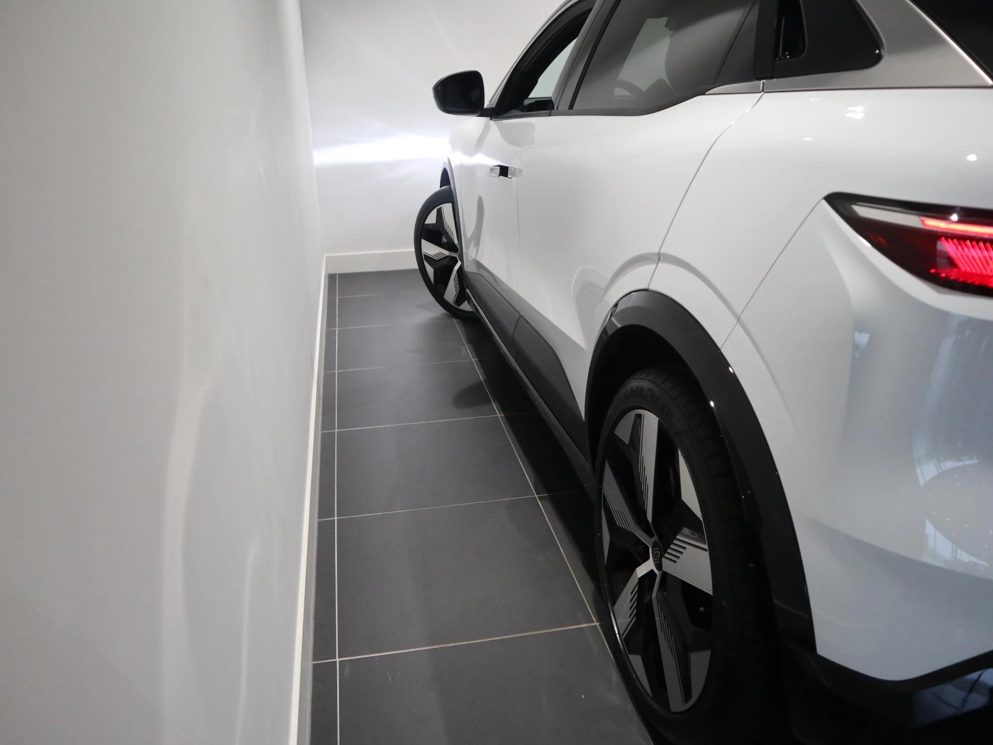 Renault-Megane E-Tech-image-23