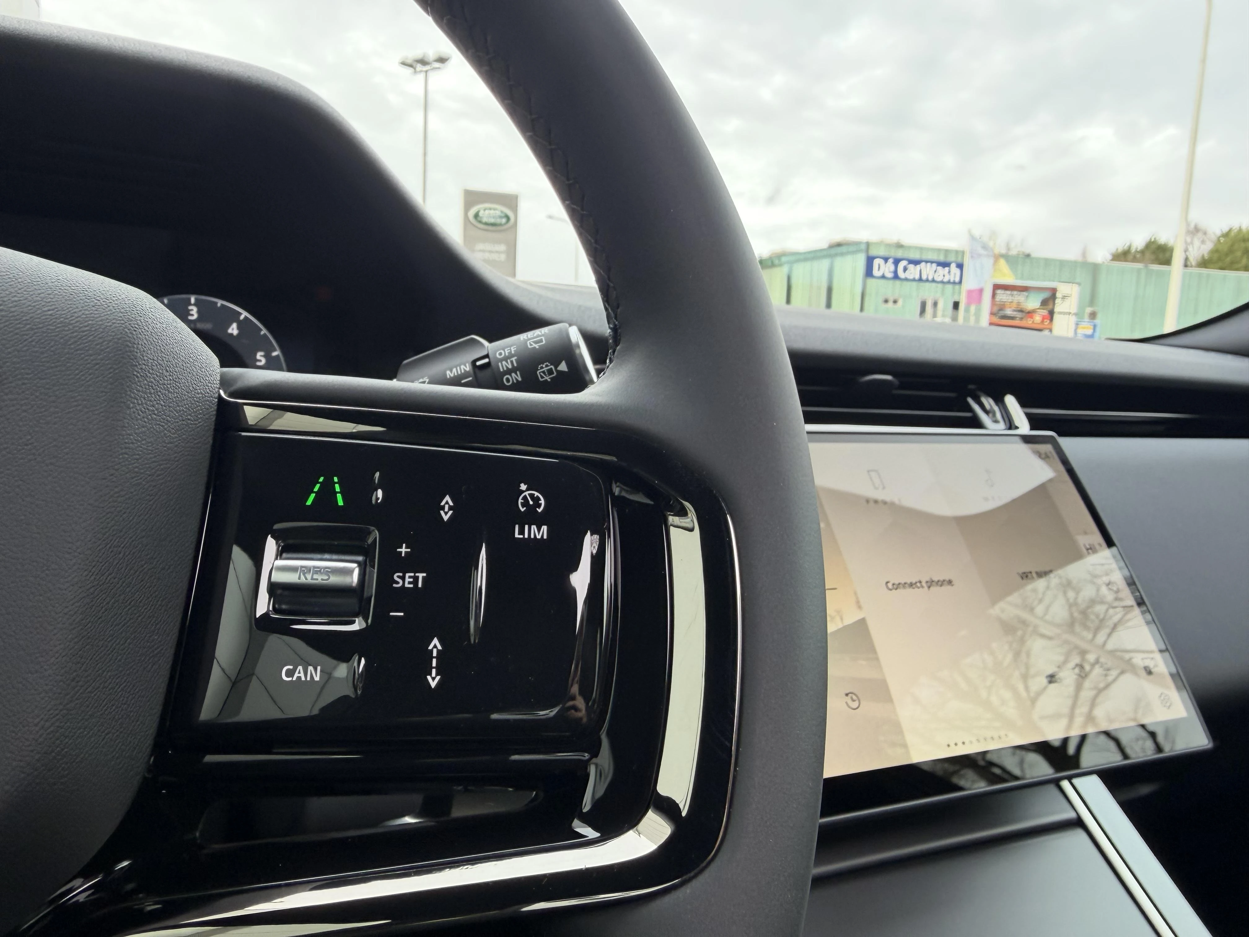 Land Rover-Range Rover Evoque-image-12