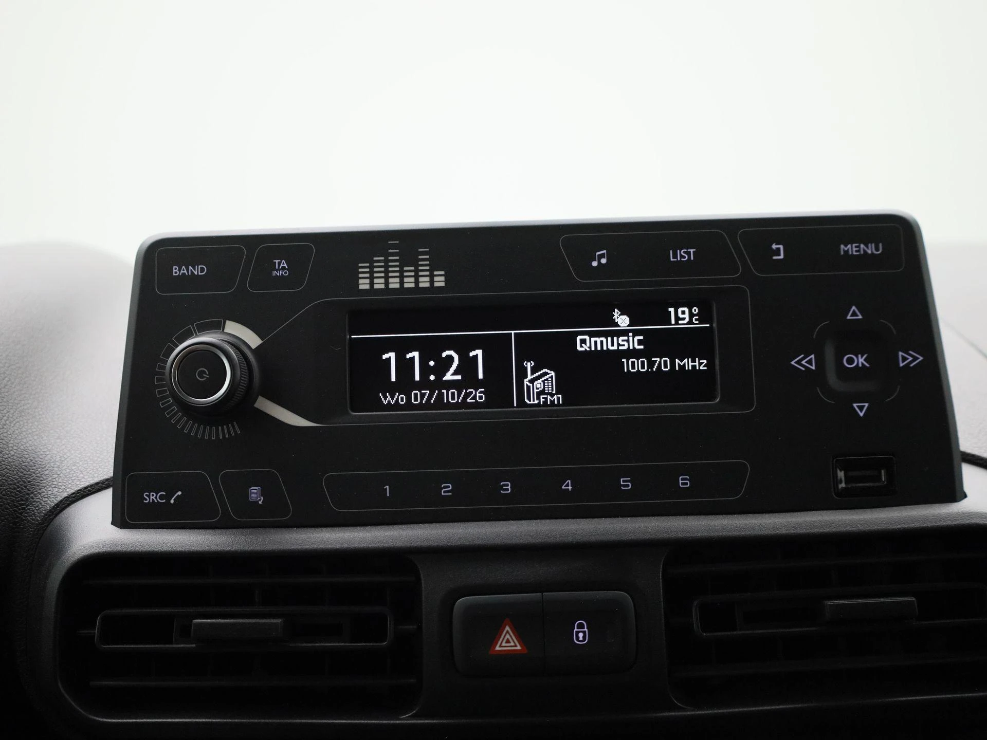 Opel-Combo Life-image-17